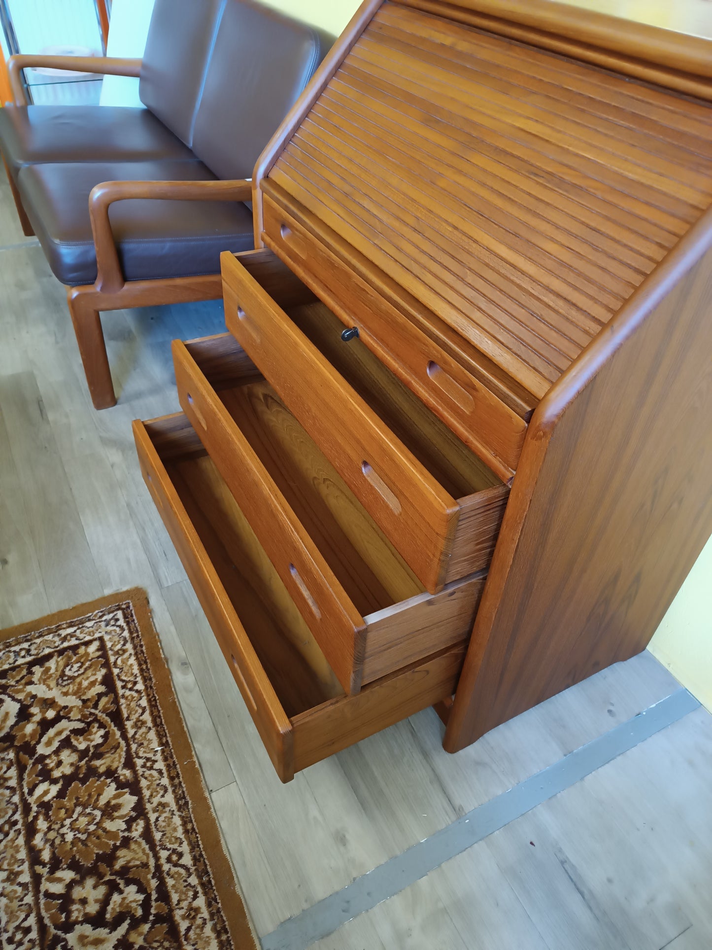 Secrétaire scandinave en teck massif