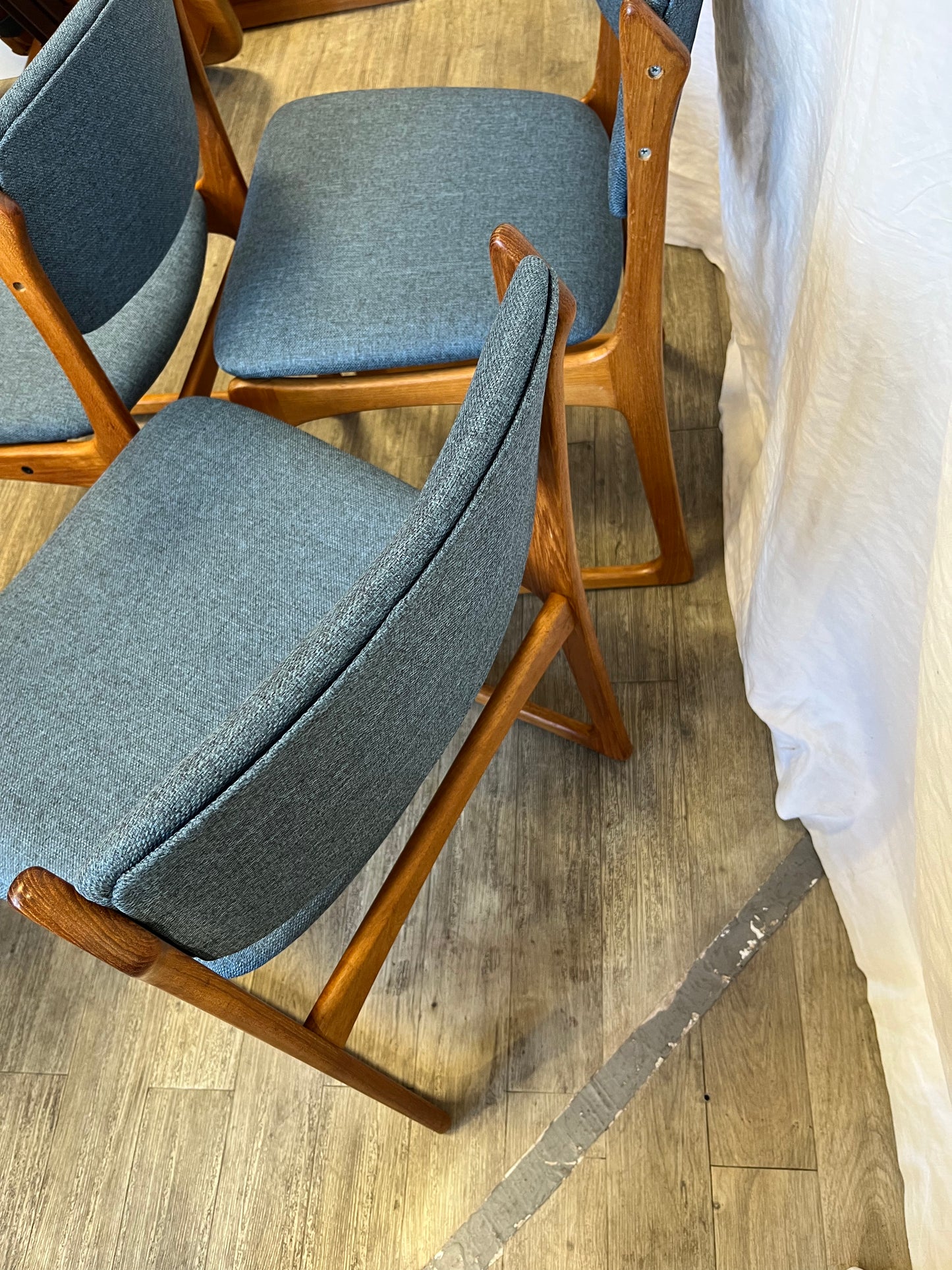 Chaises scandinaves en teck massif Erik Buch 1960