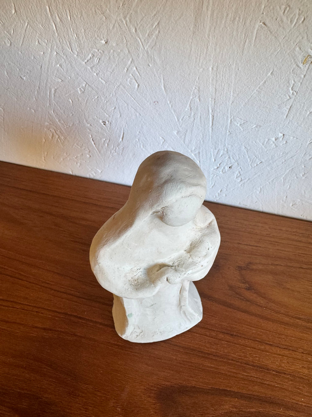 Vierge à l’enfant en plâtre