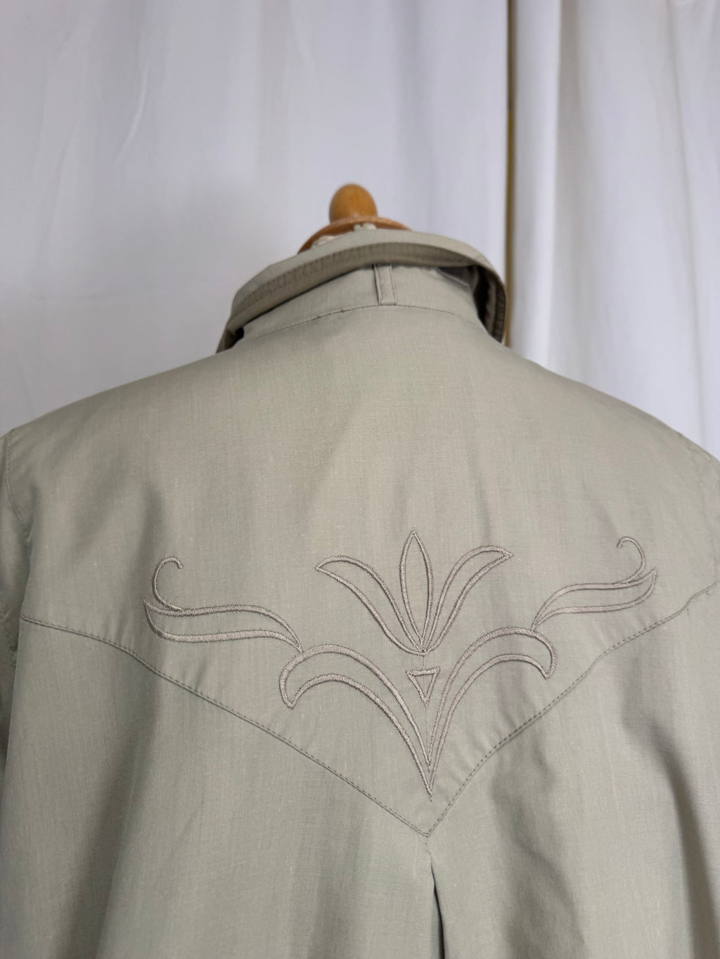 Veste longue brodée