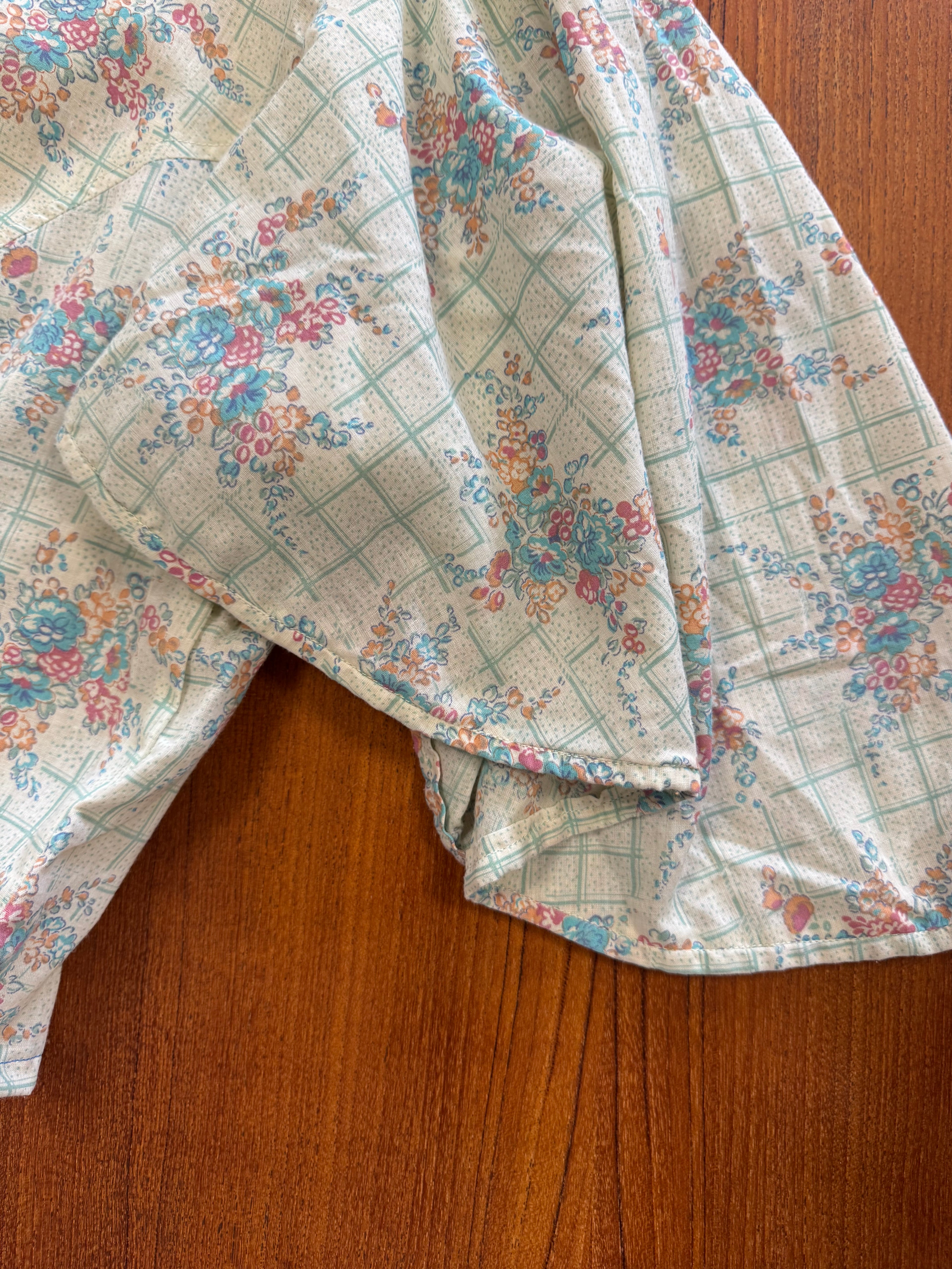 Blouse courte à fleurs