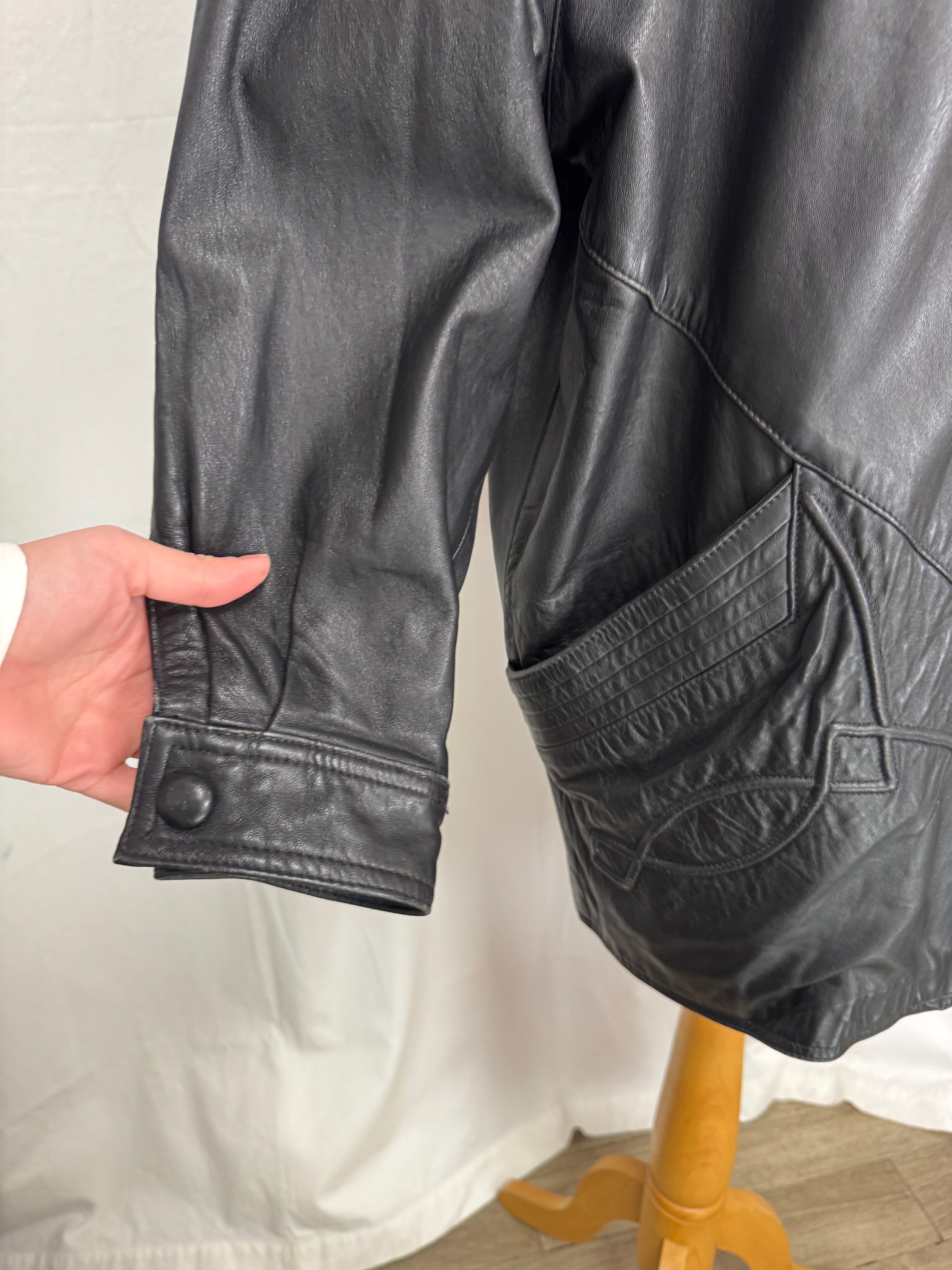Veste en cuir brodée