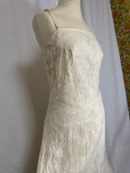Robe beige à fleurs