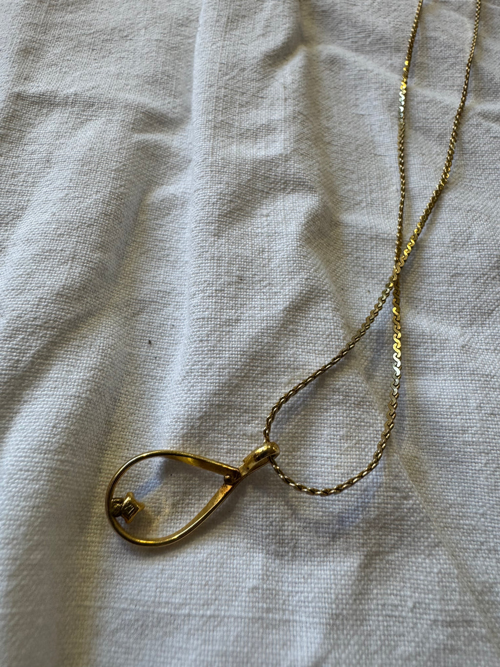 Collier en métal doré
