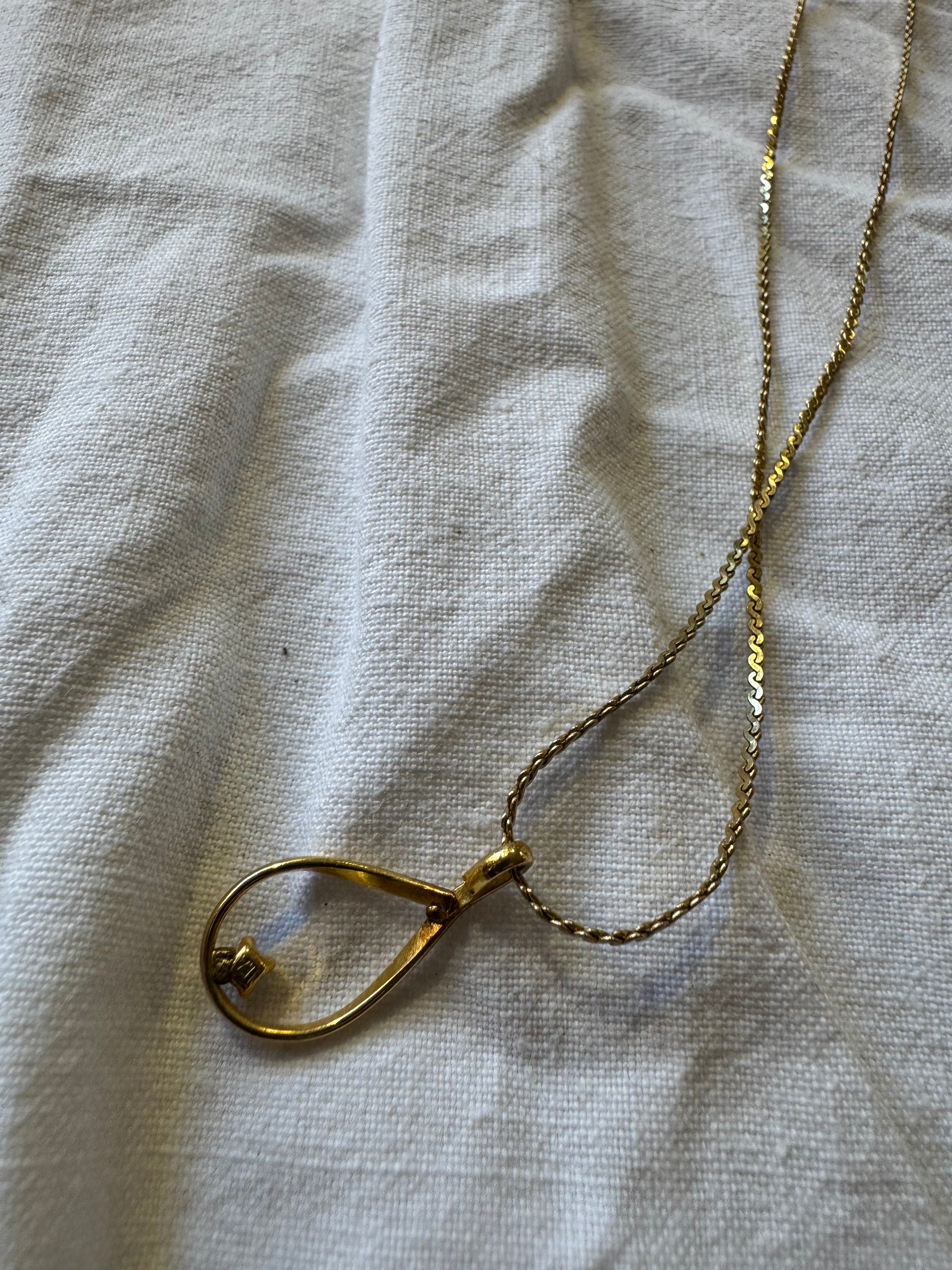 Collier en métal doré