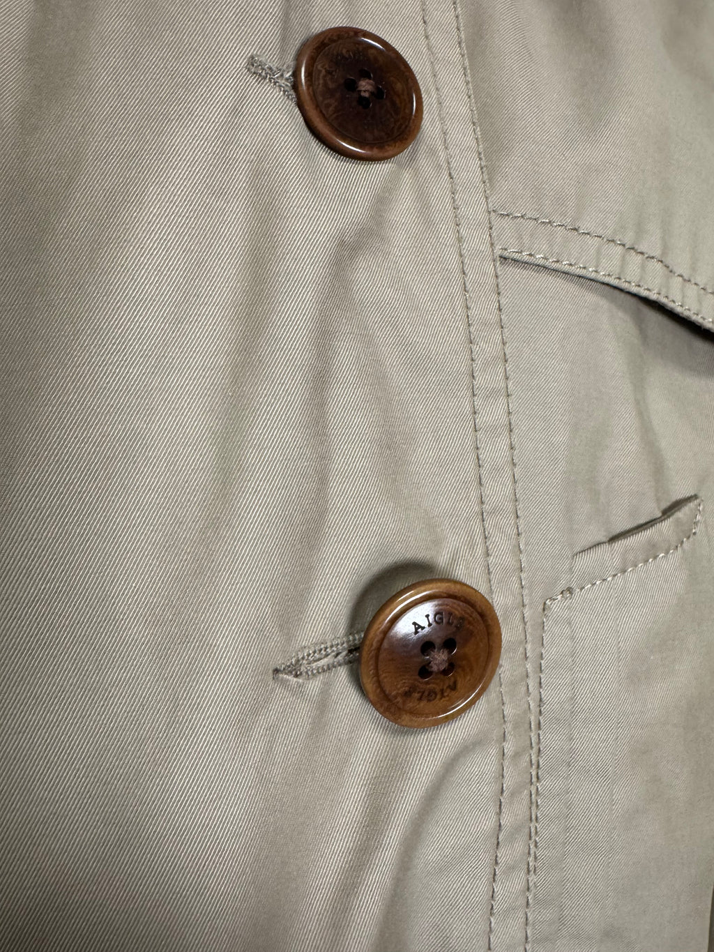 Trench-coat court Aigle