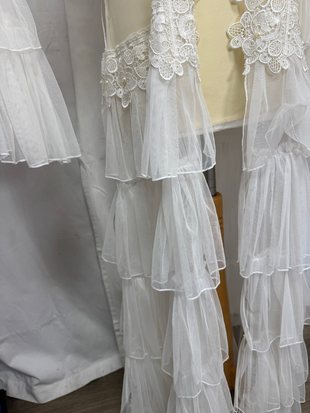 Veste longue en dentelle