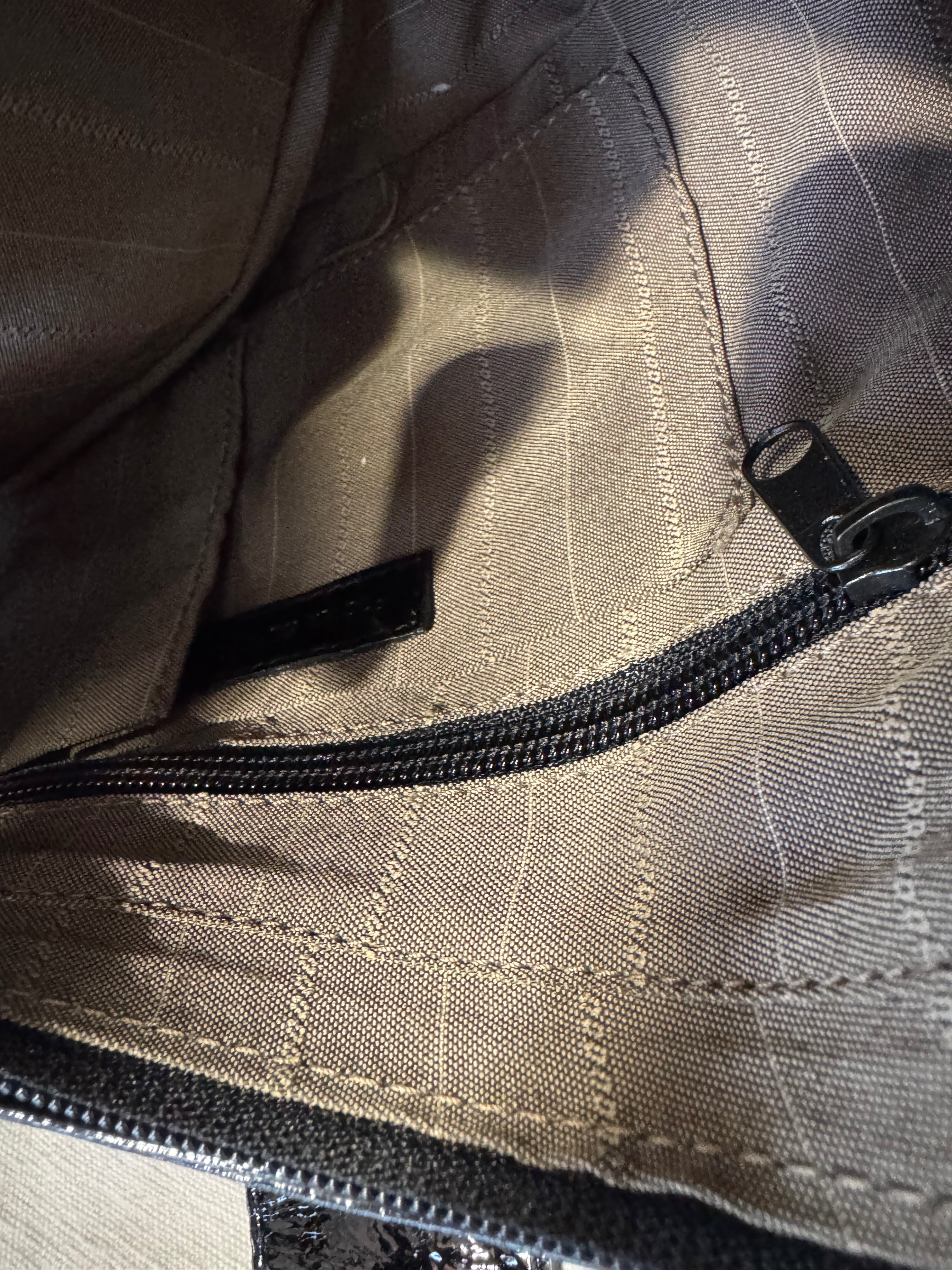 Sac à main en cuir vernis Y2K