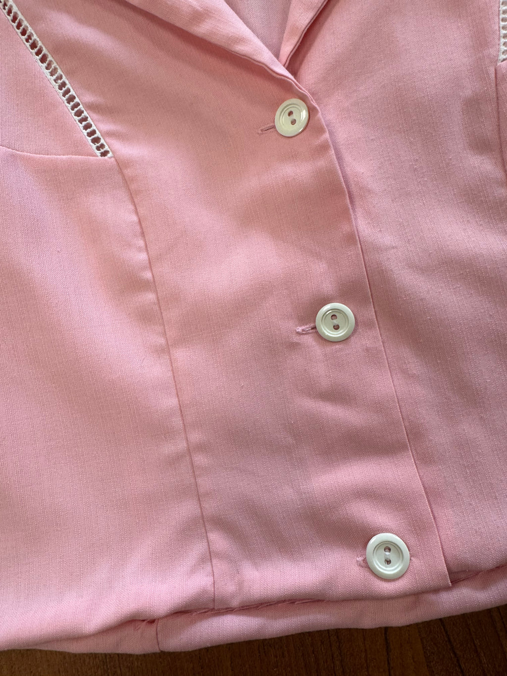 Chemise rose ajourée