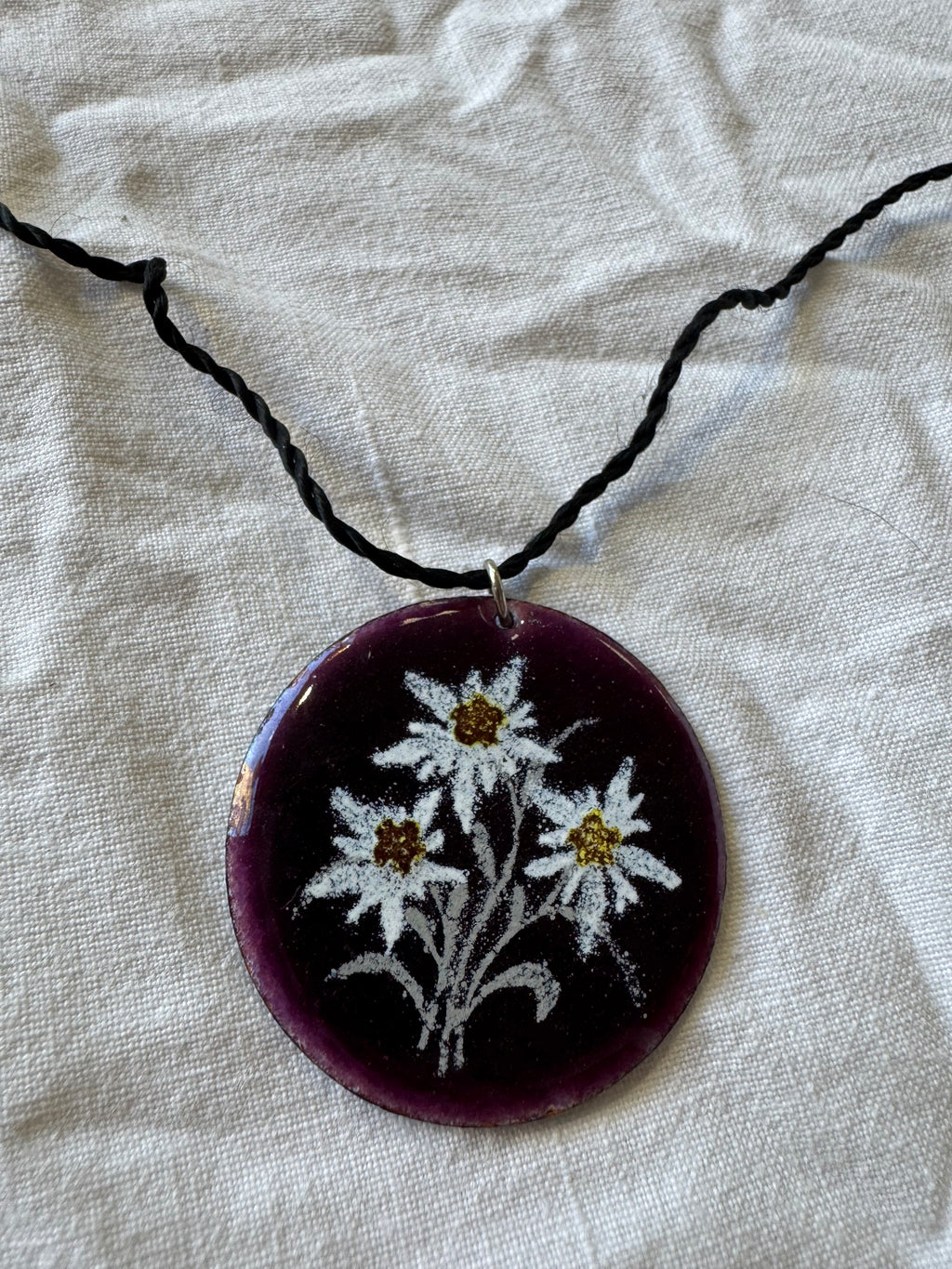 Collier émaillée violet