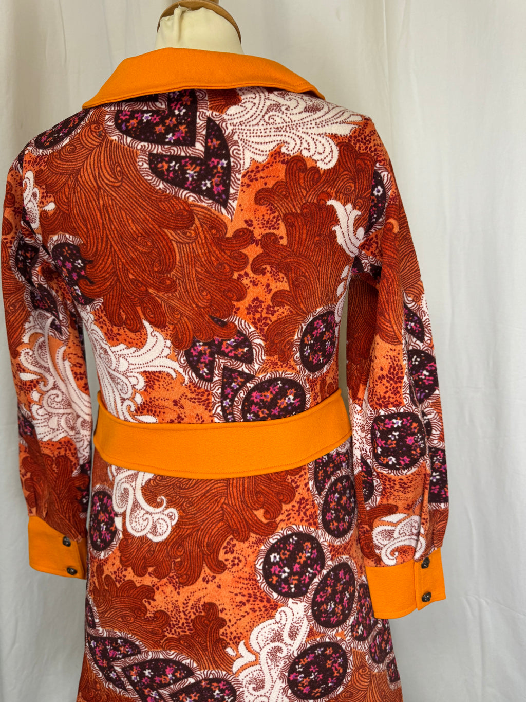 Robe courte à fleurs 70s