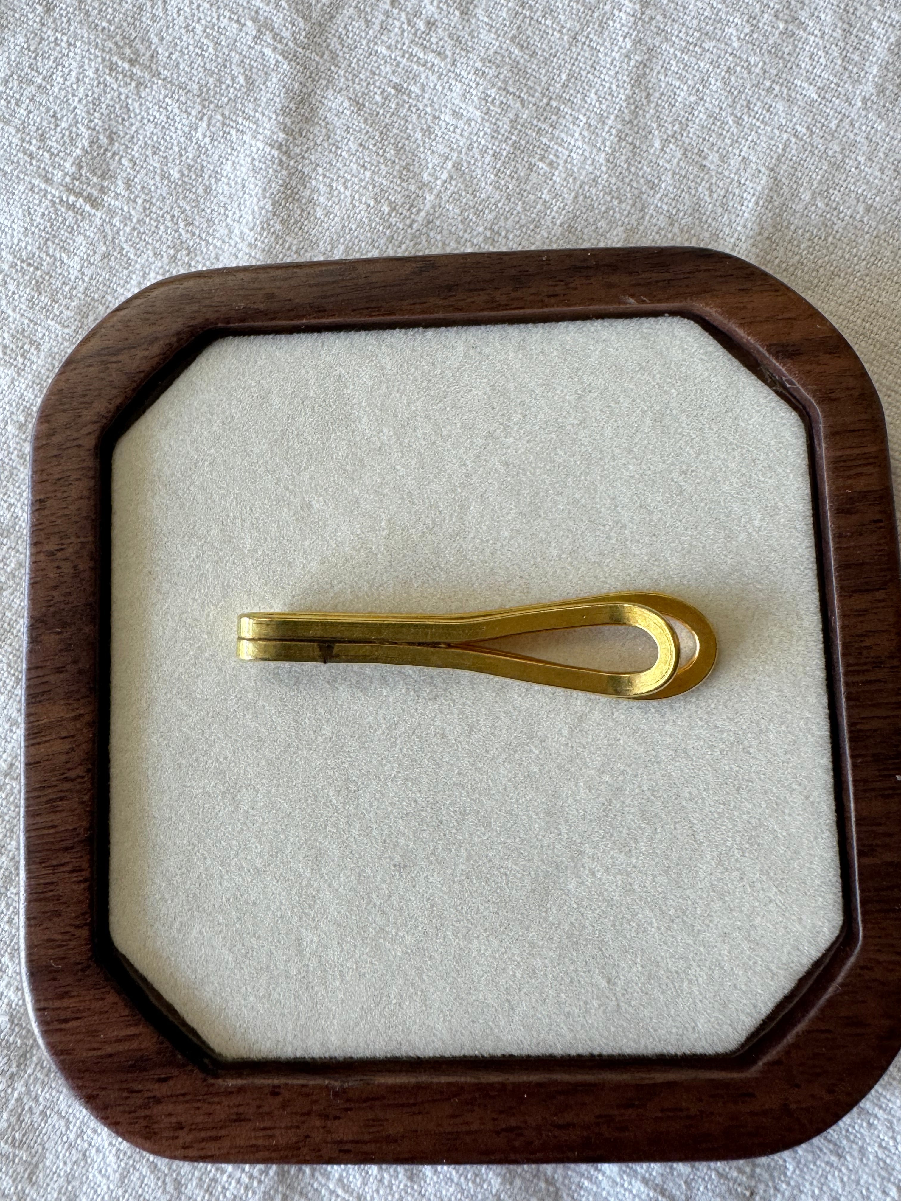 Pince à cravate doré