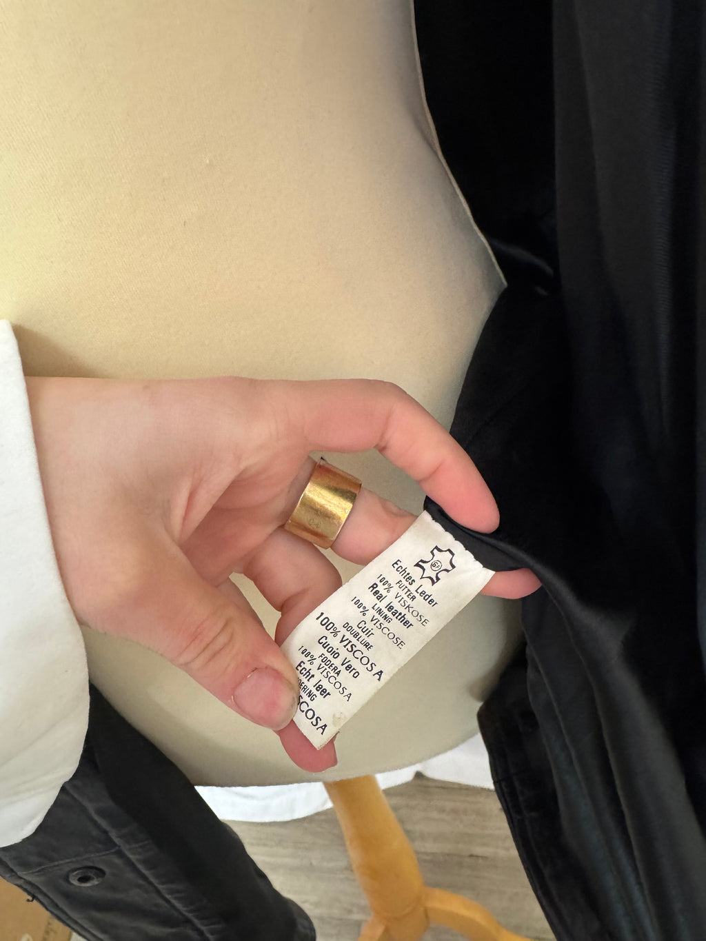 Veste en cuir brodée
