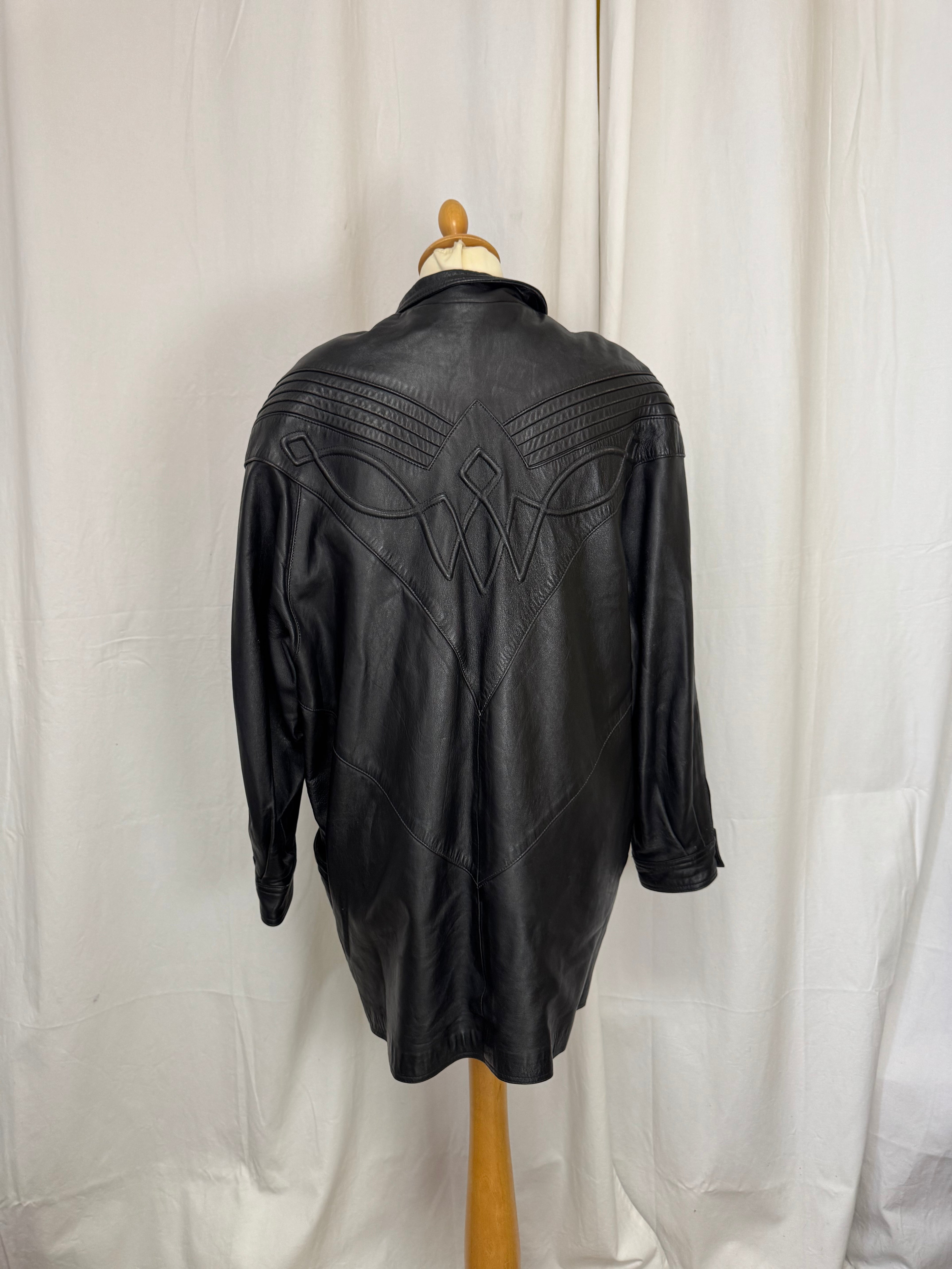 Veste en cuir brodée