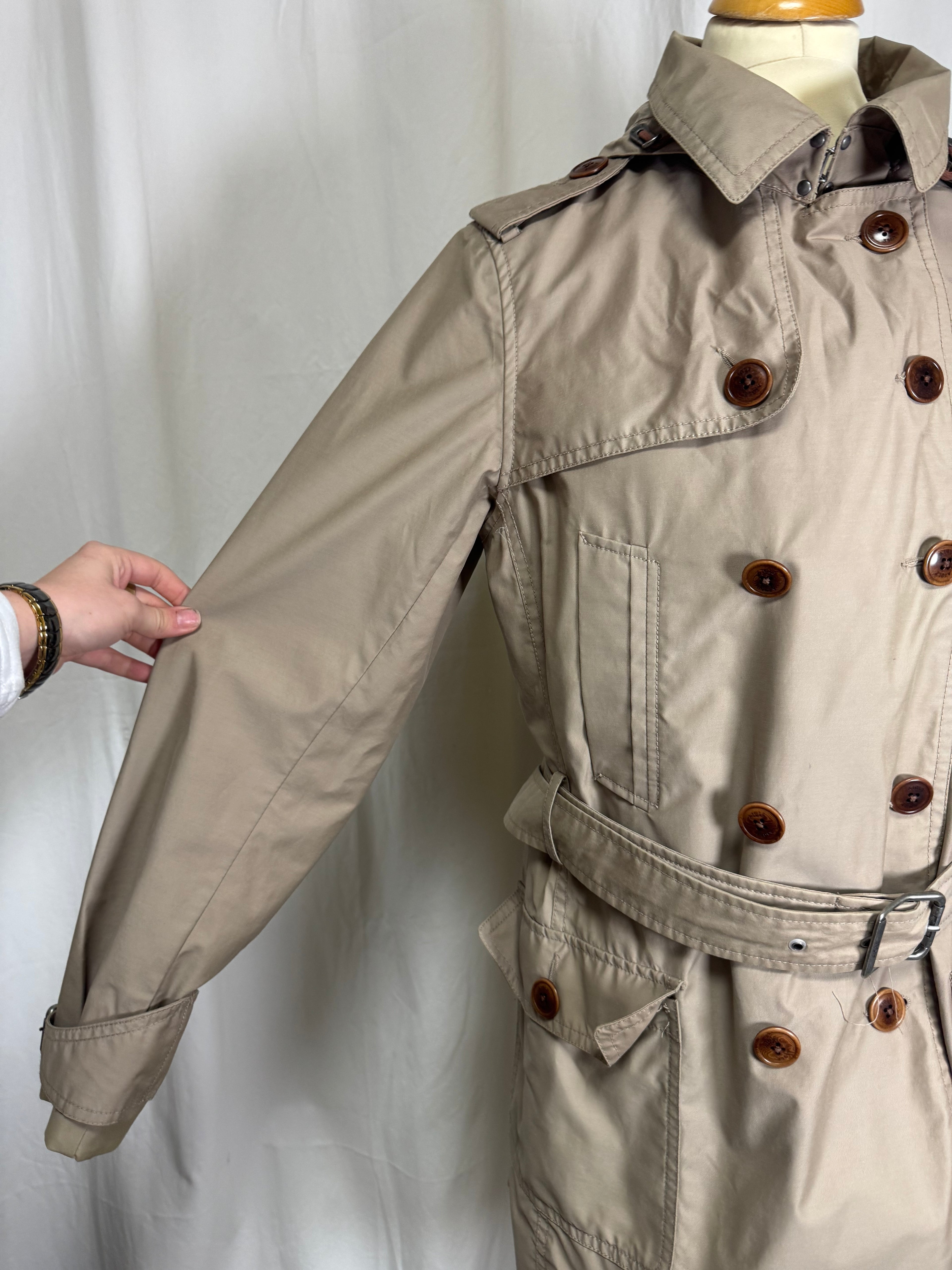 Trench-coat court Aigle