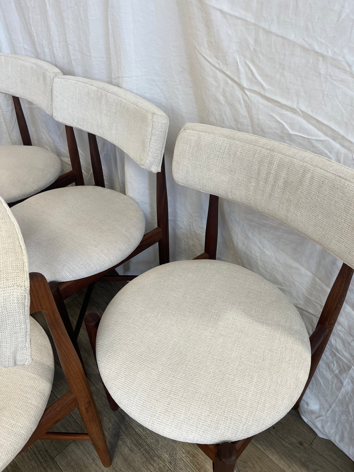 Chaises scandinaves en teck massif 1960