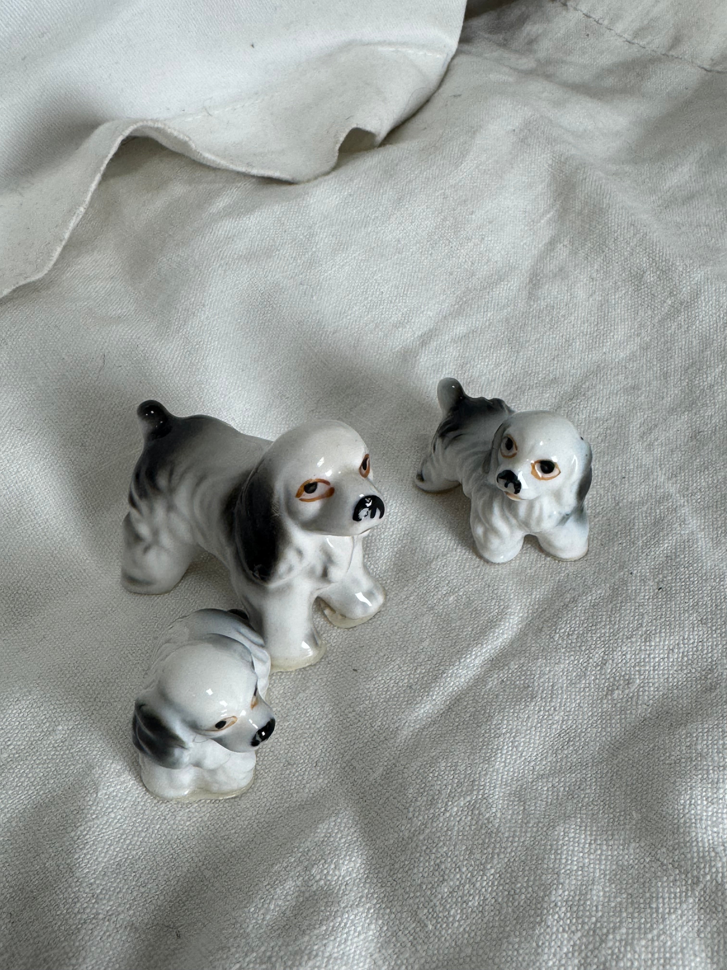 Chiens en céramique