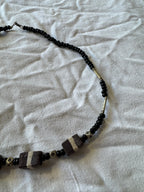 Collier noir en pierre