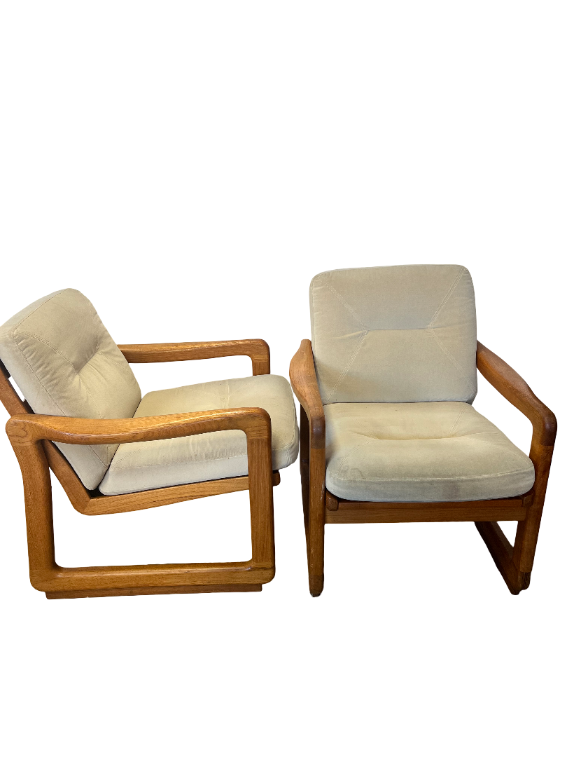 Paire de fauteuils scandinaves en teck massif 1970