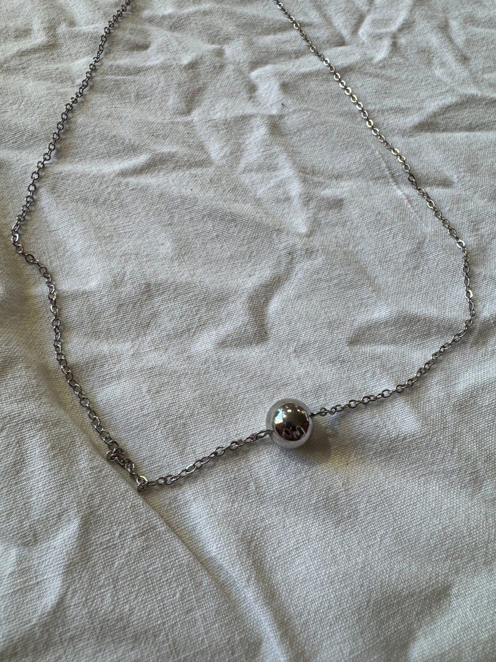 Collier en métal argenté