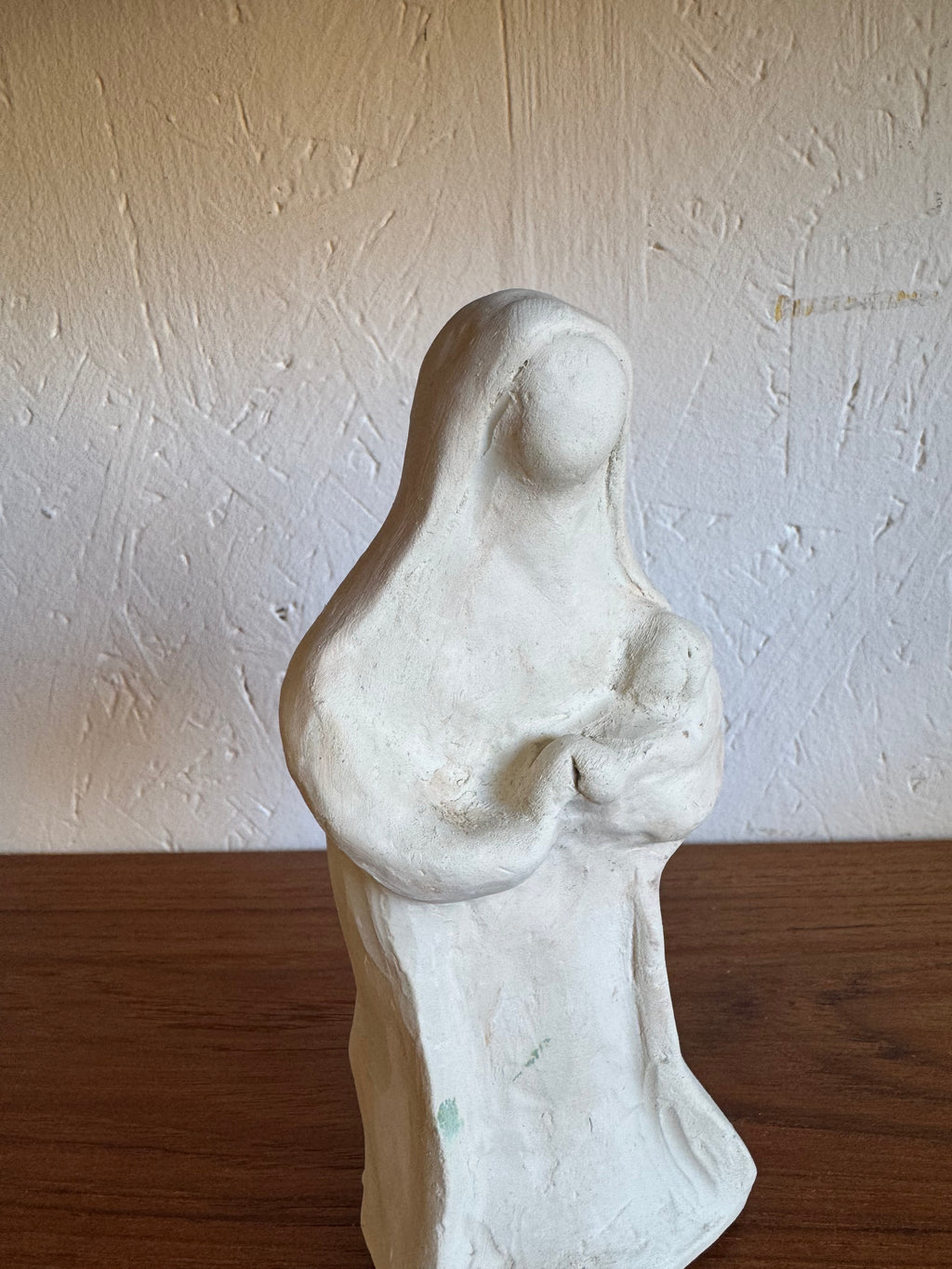 Vierge à l’enfant en plâtre
