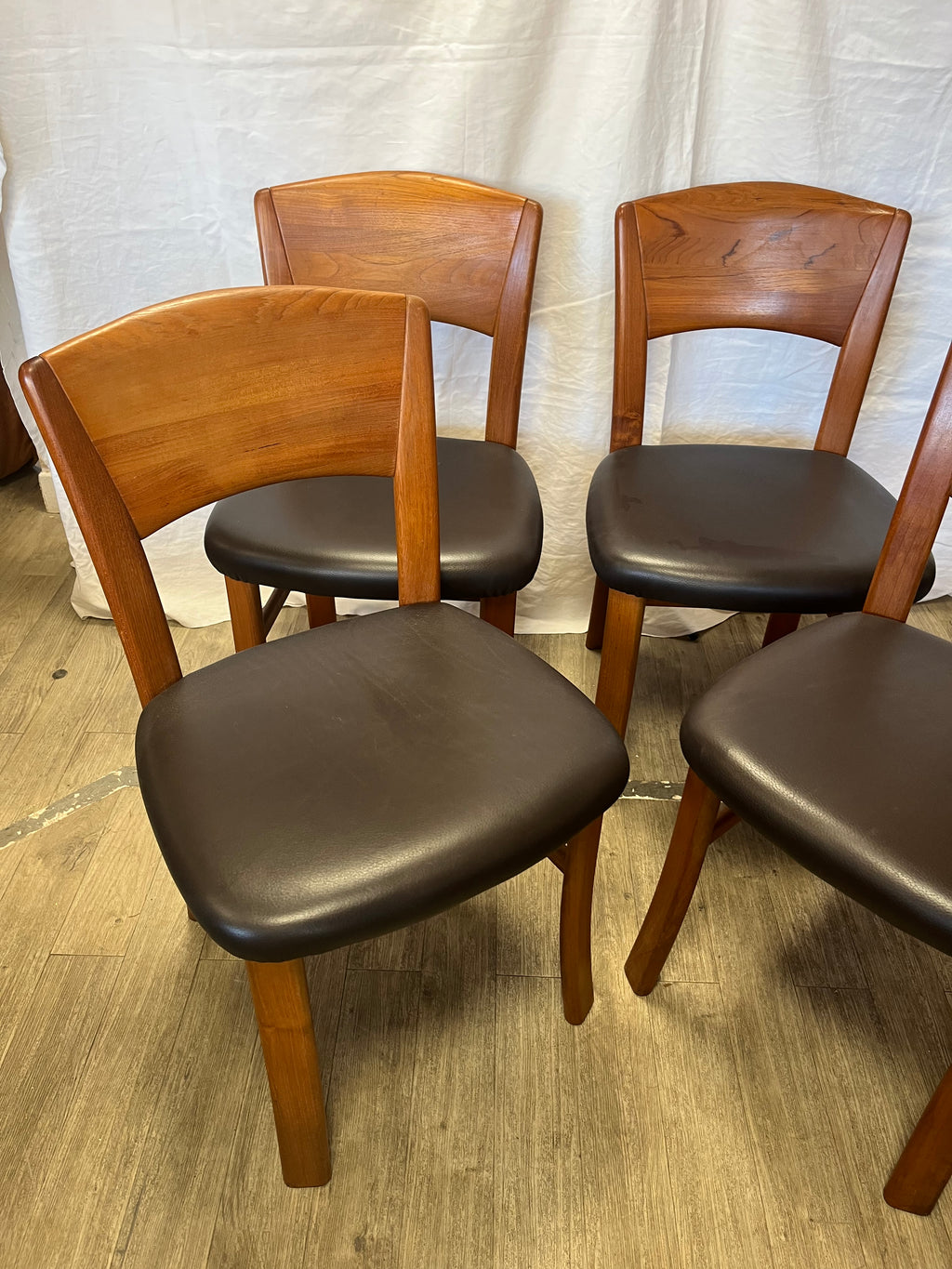 Chaises scandinaves en teck massif 1970