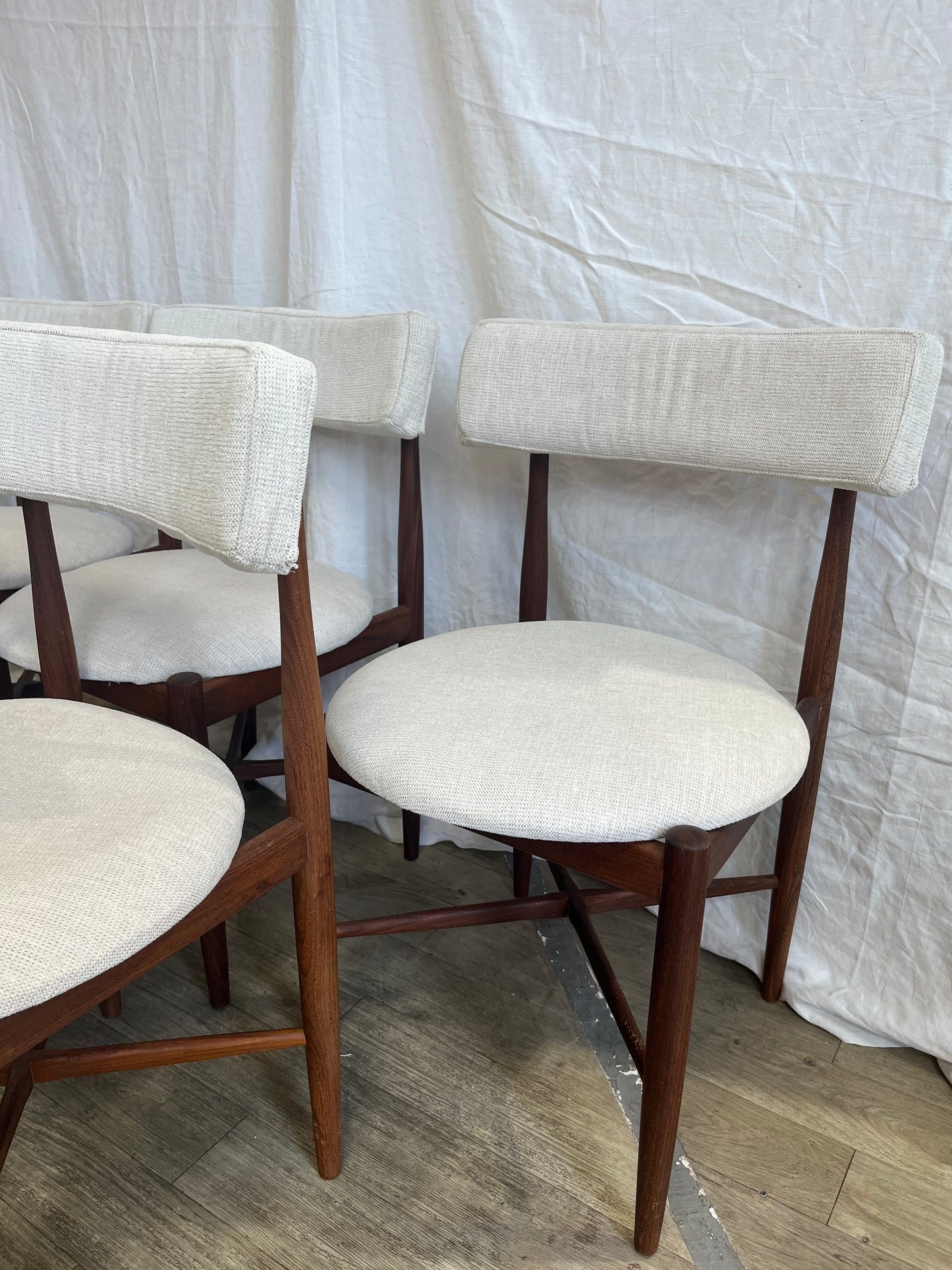 Chaises scandinaves en teck massif 1960