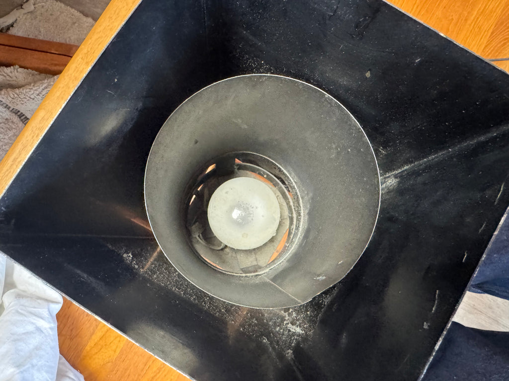 Lampe colonne en acier