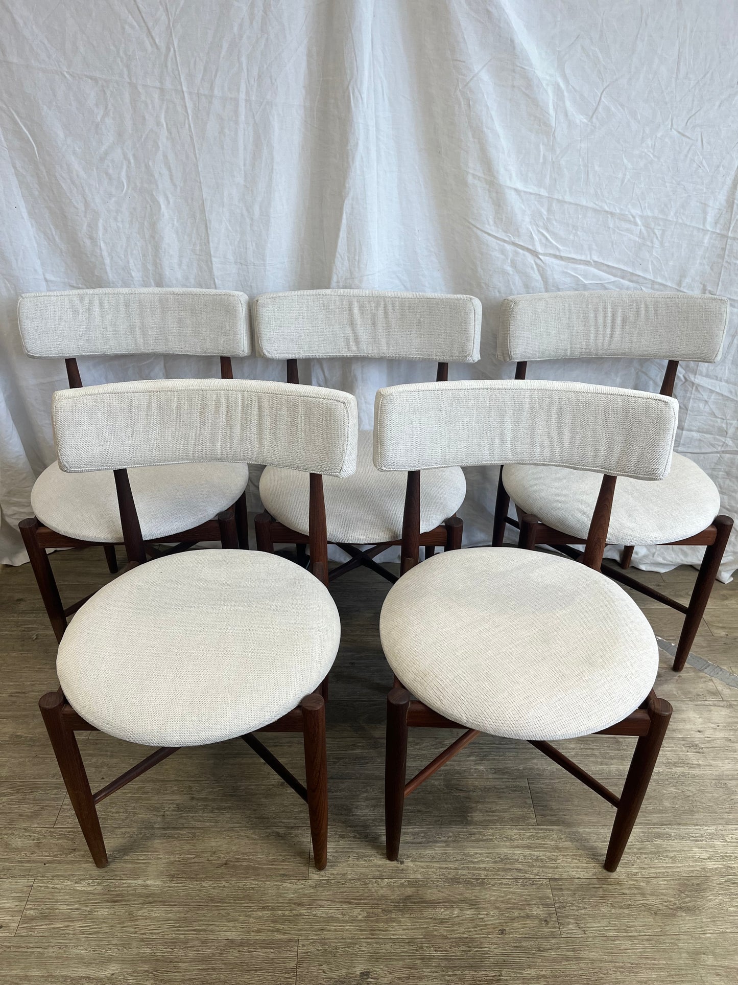 Chaises scandinaves en teck massif 1960