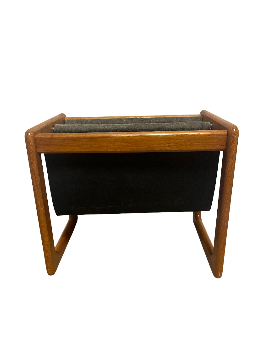 Porte-revues scandinave en teck massif et cuir Aksel Kjesgaard 1970