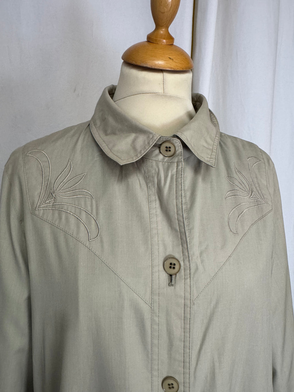 Veste longue brodée