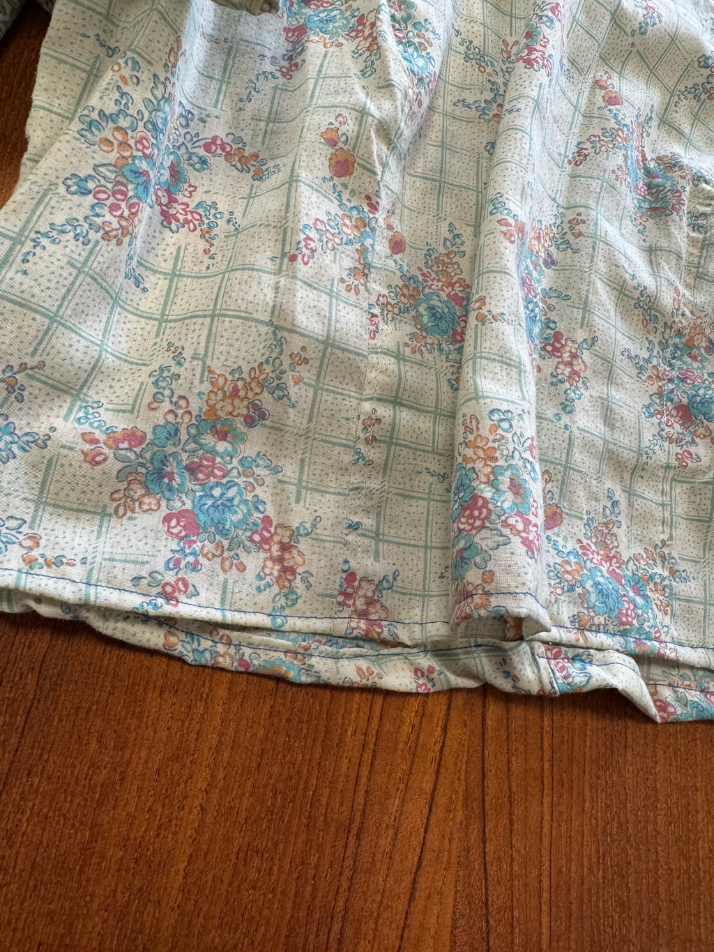 Blouse courte à fleurs