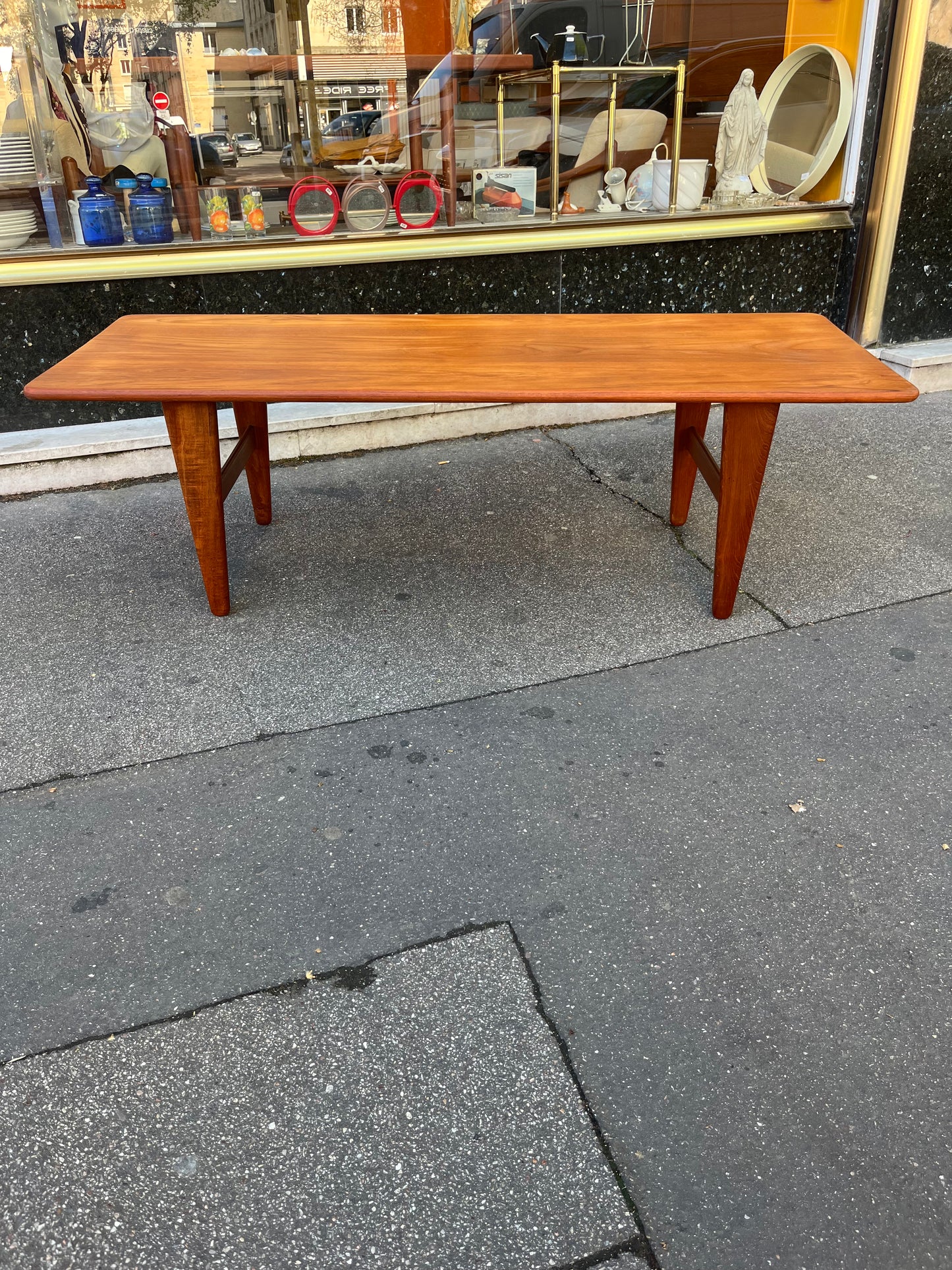 Table basse scandinave en teck massif 1970