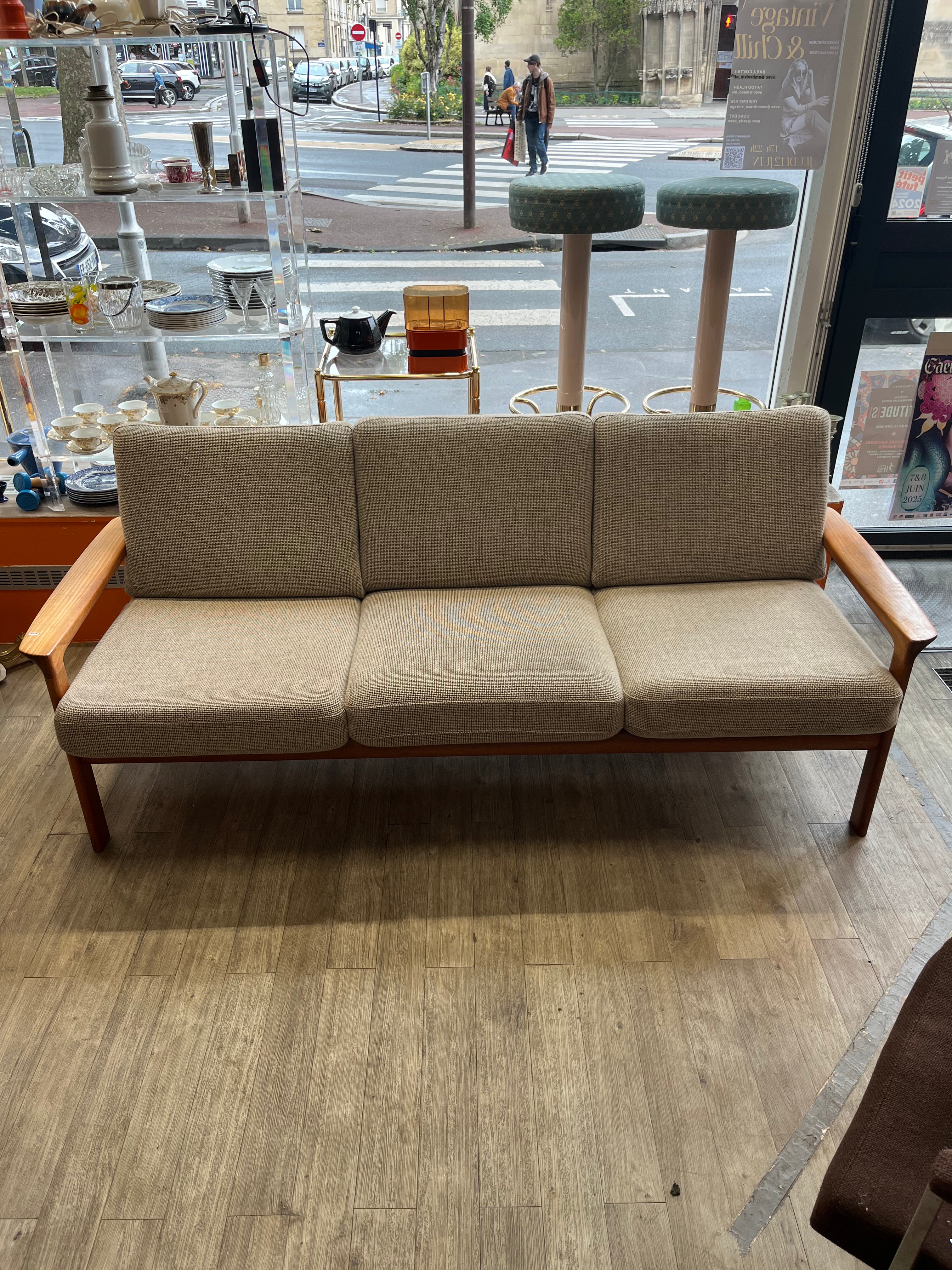 Banquette scandinave en teck massif 1970