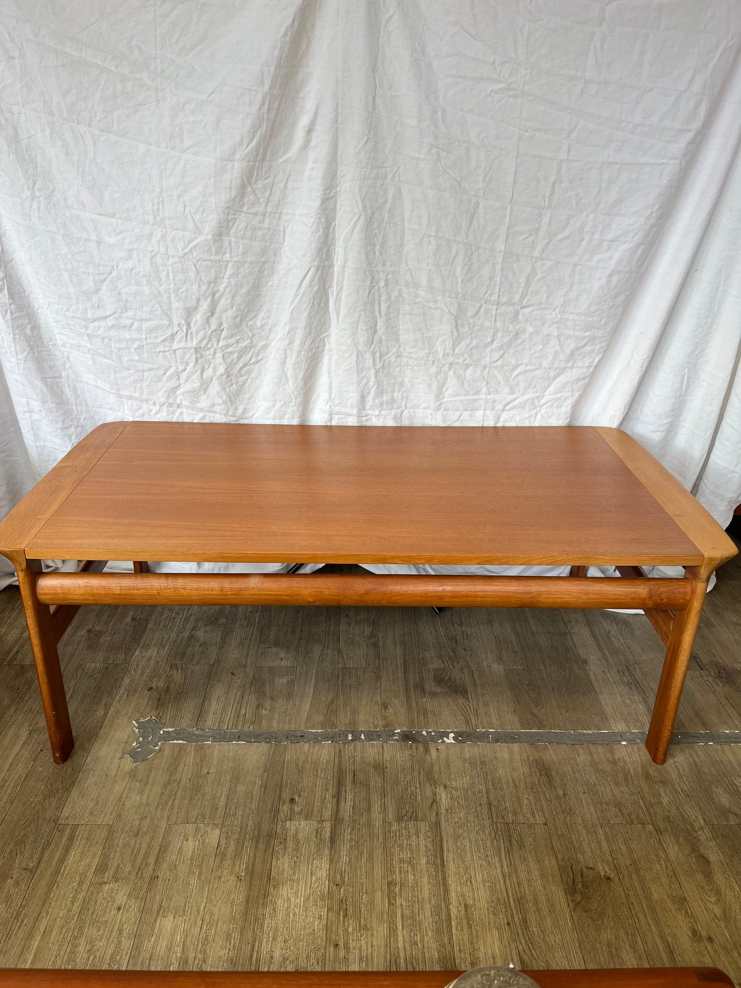 Table basse scandinave en teck massif 1960