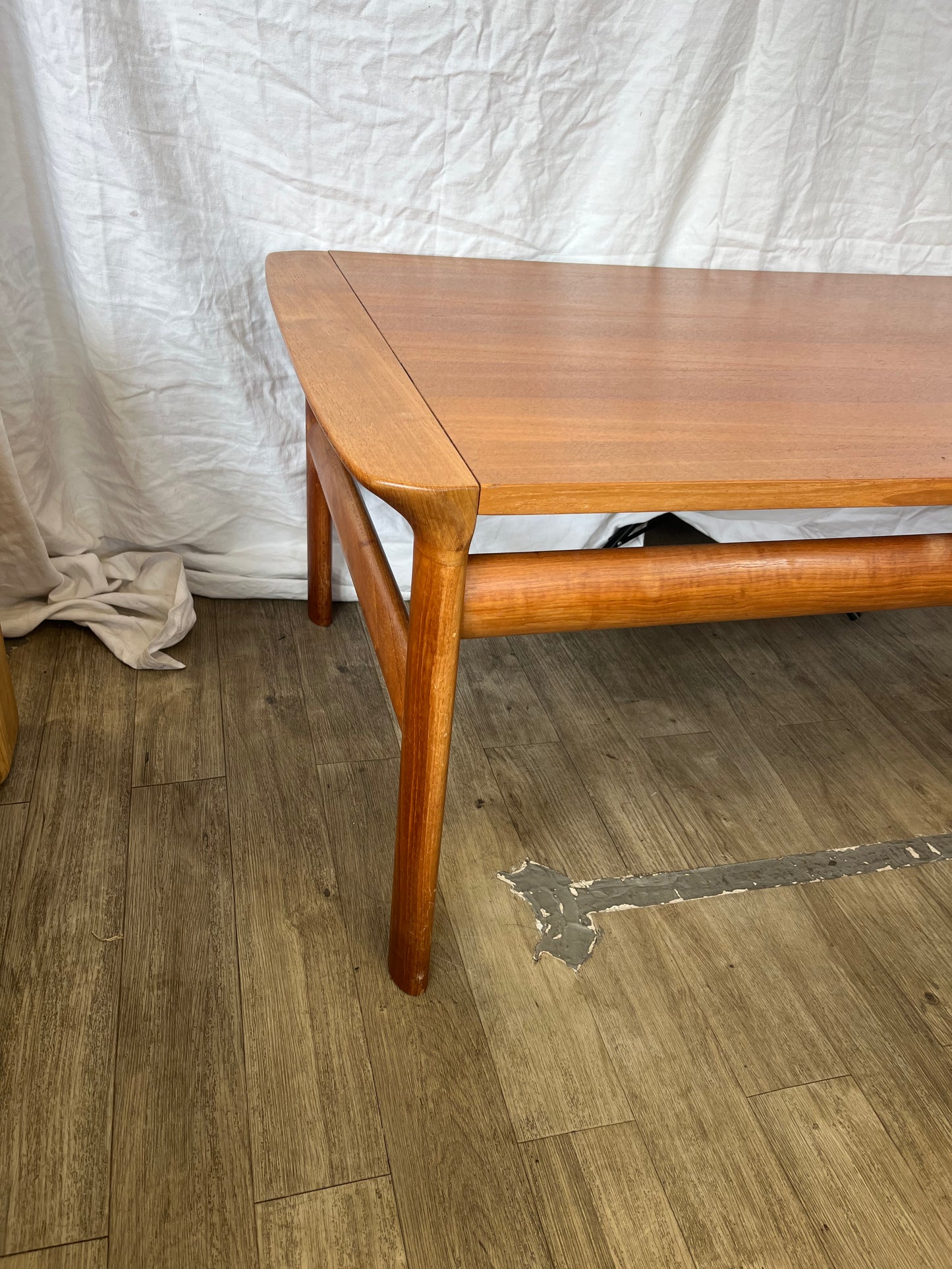 Table basse scandinave en teck massif 1960