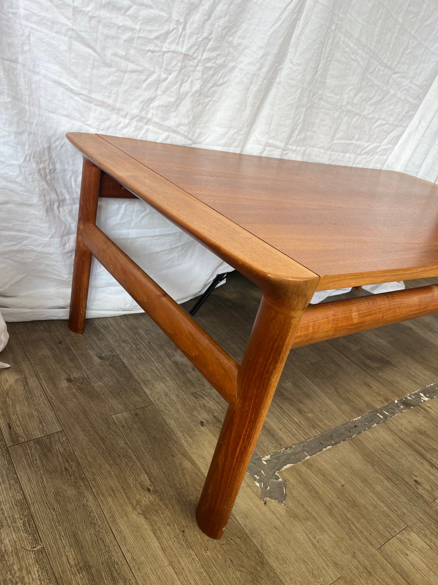 Table basse scandinave en teck massif 1960