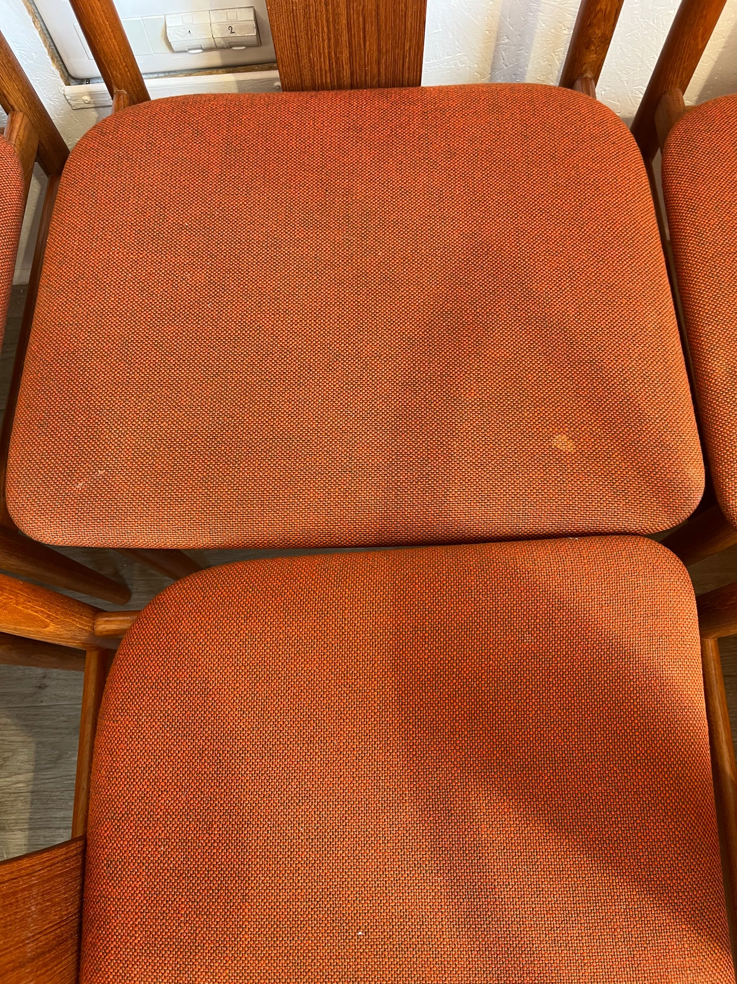 Chaises scandinaves en teck massif 1960