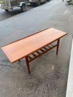 Table basse scandinave en teck design de Grete Jalk