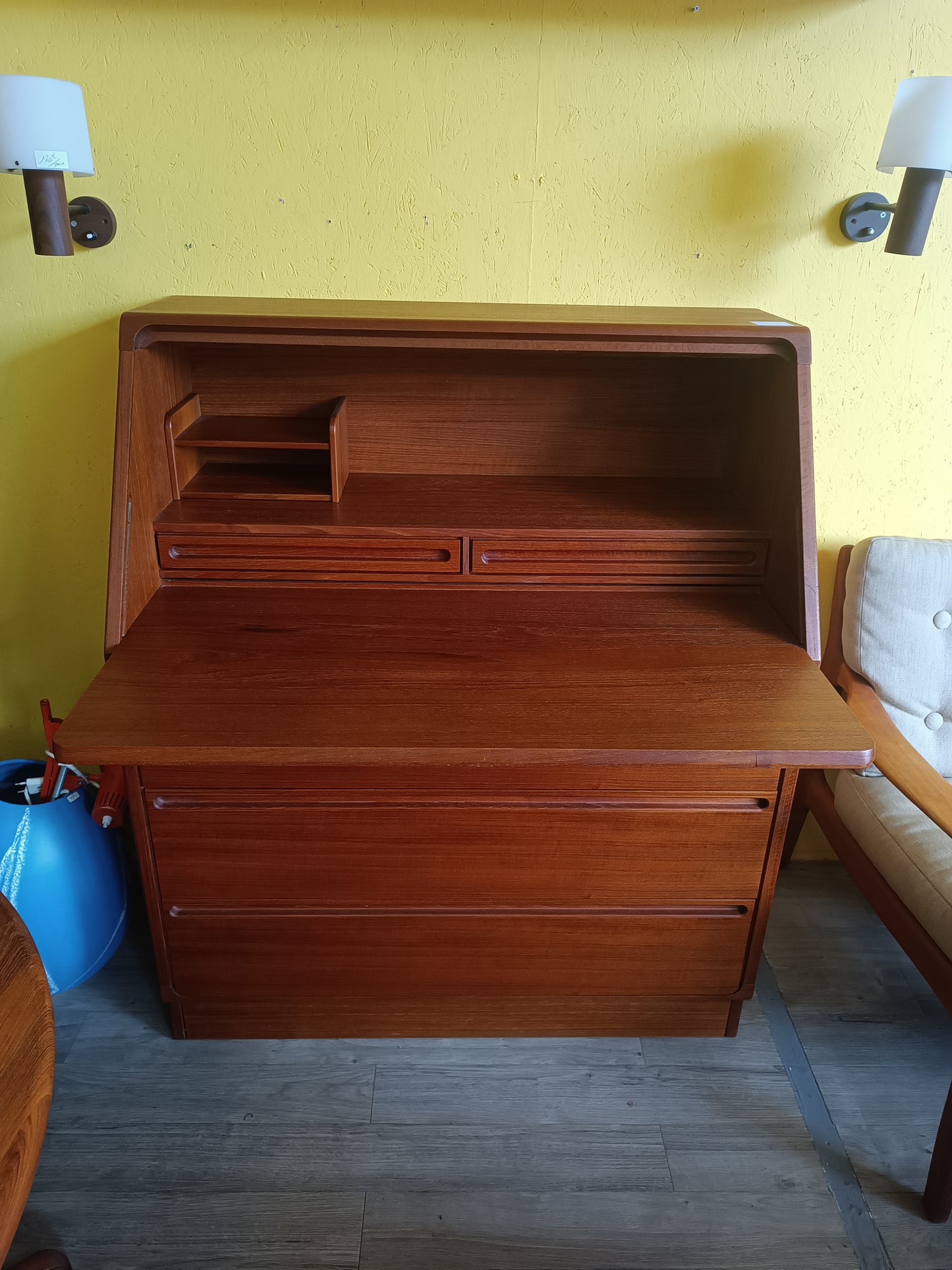 Secrétaire scandinave en teck massif 1970's