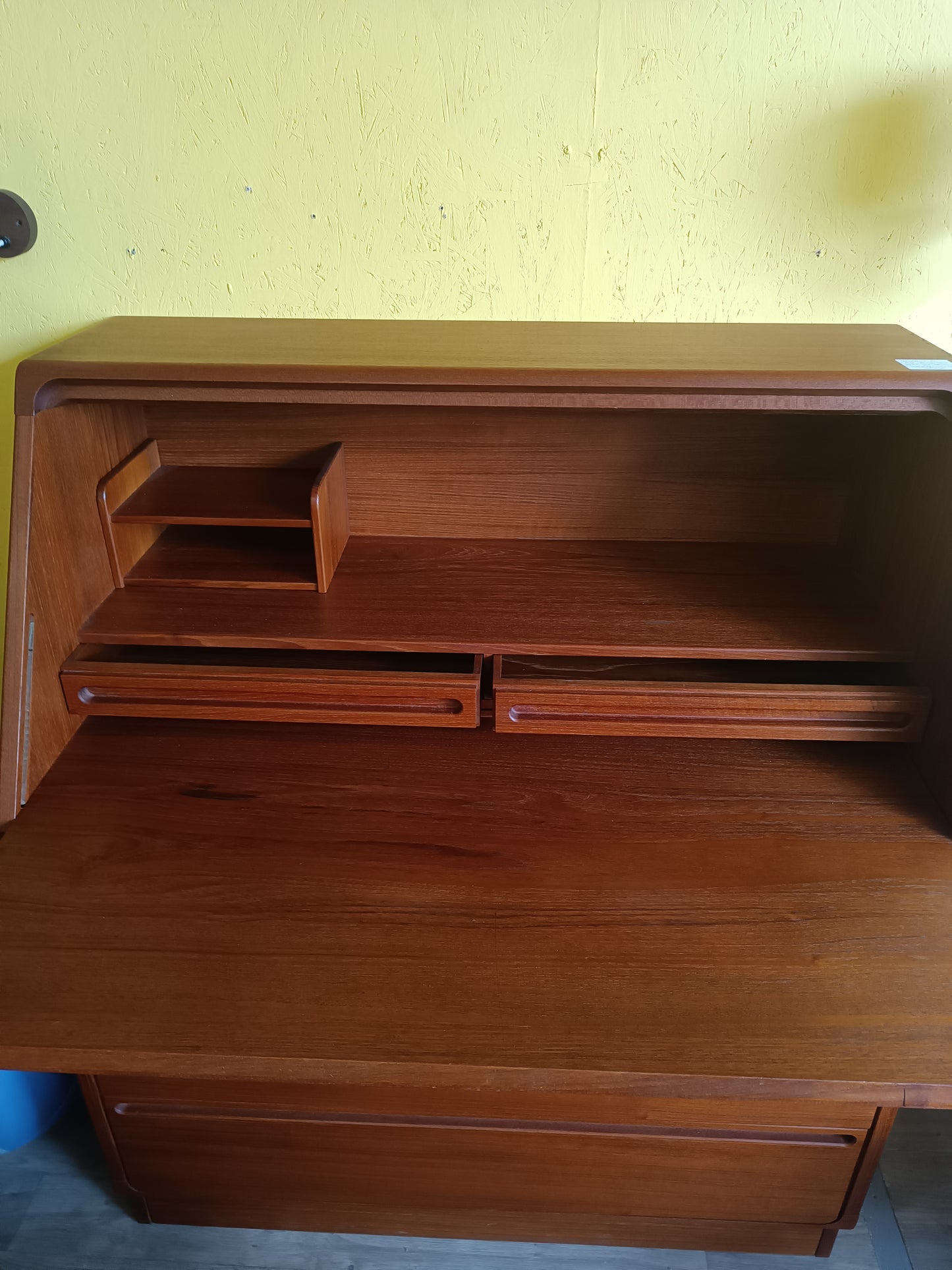 Secrétaire scandinave en teck massif 1970's