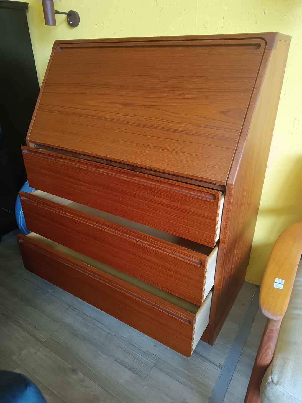Secrétaire scandinave en teck massif 1970's