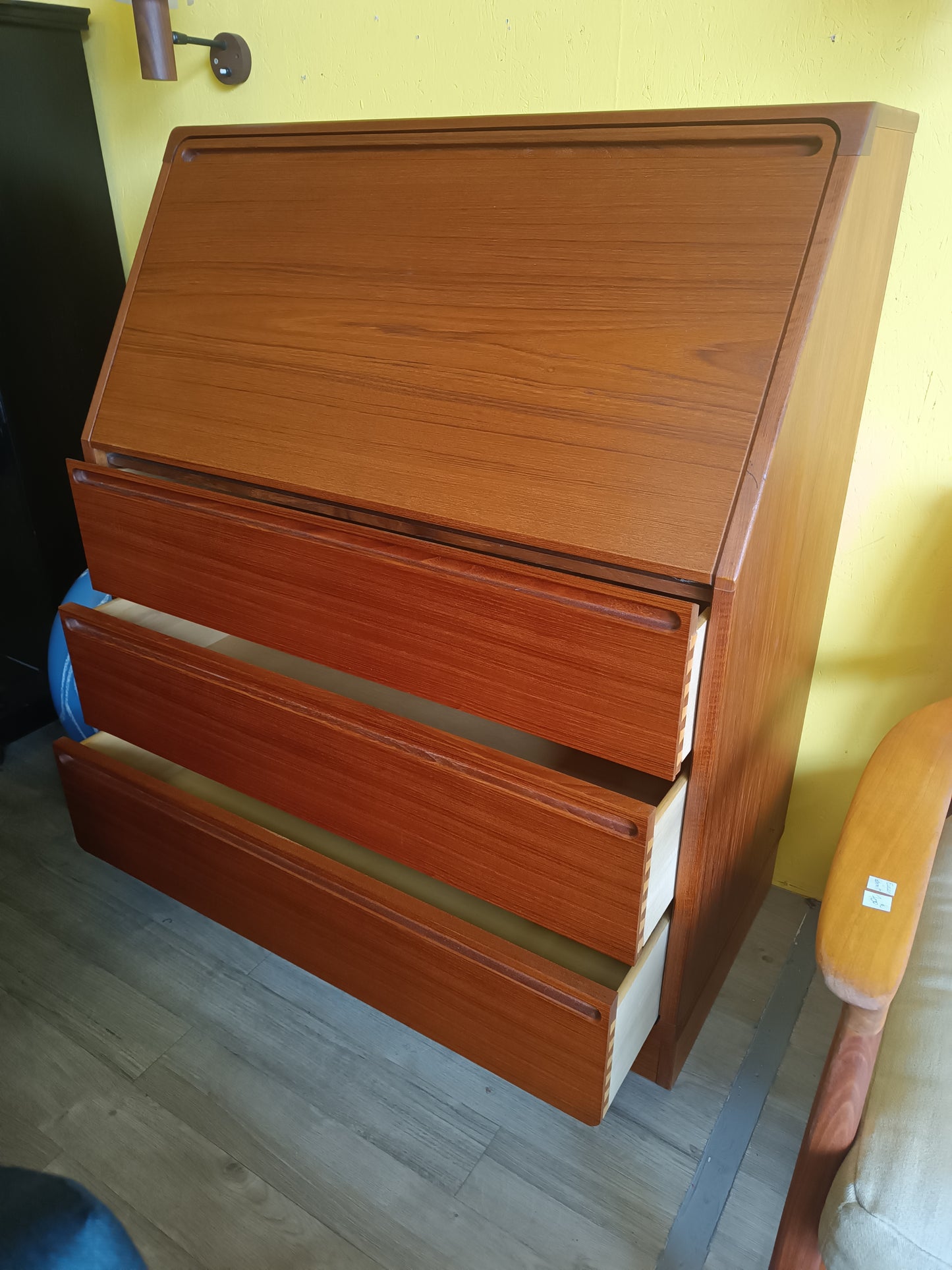 Secrétaire scandinave en teck massif 1970's