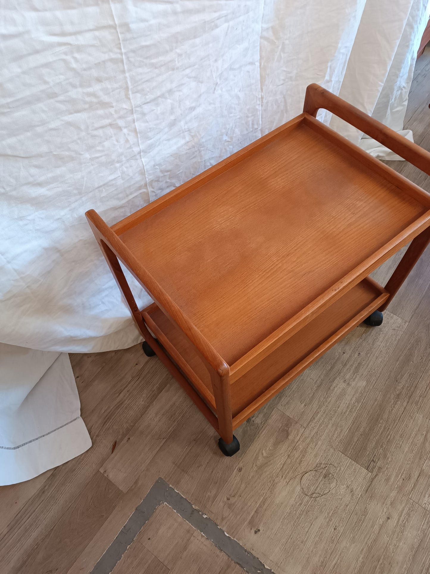 Desserte scandinave en teck à roulettes années 70's