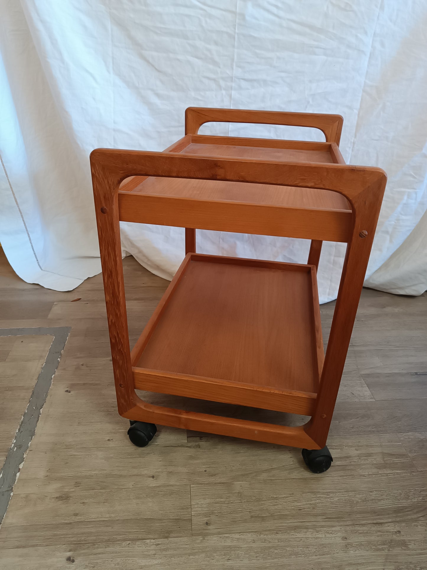 Desserte scandinave en teck à roulettes années 70's