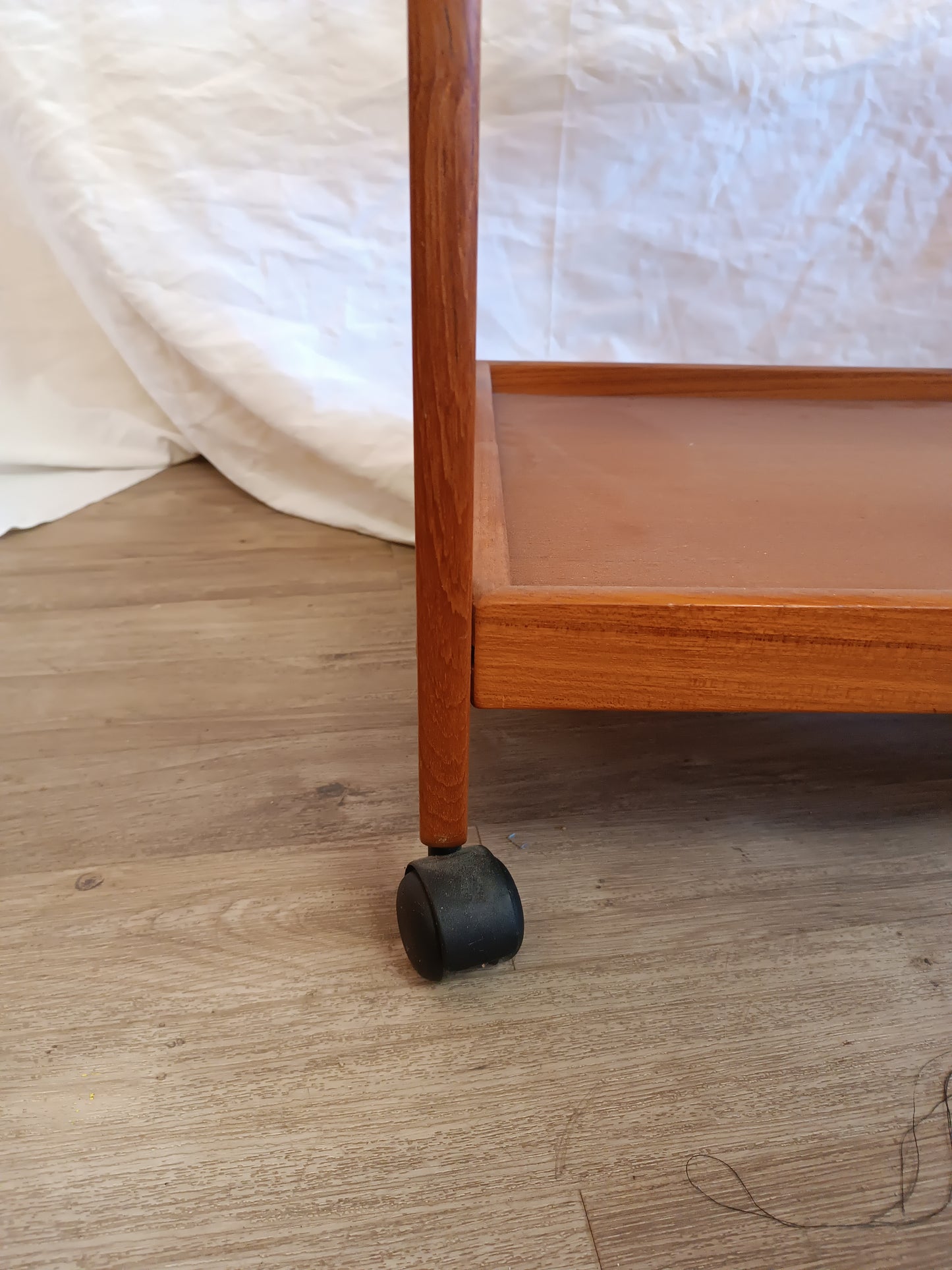 Desserte scandinave en teck à roulettes années 70's