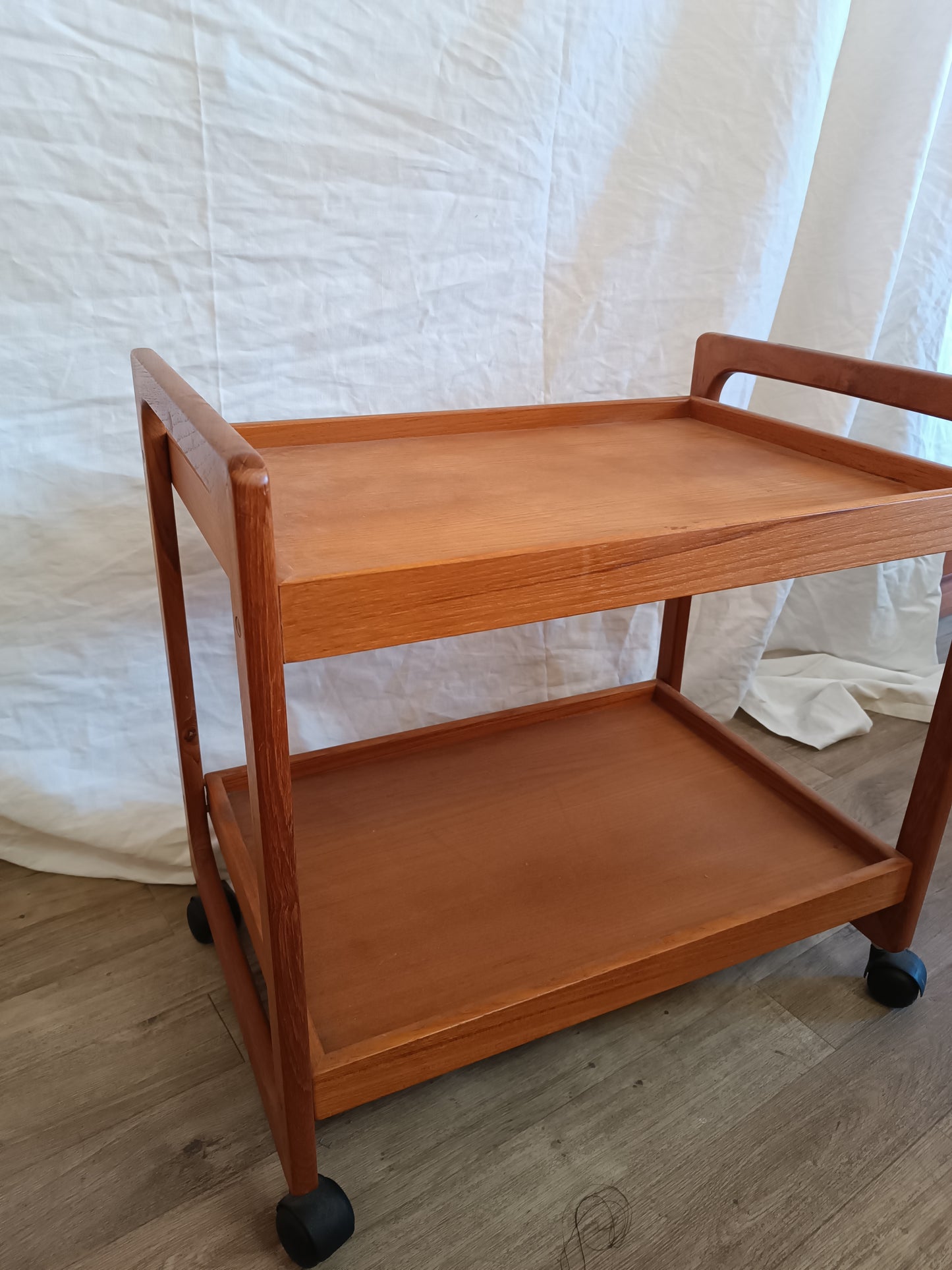 Desserte scandinave en teck à roulettes années 70's