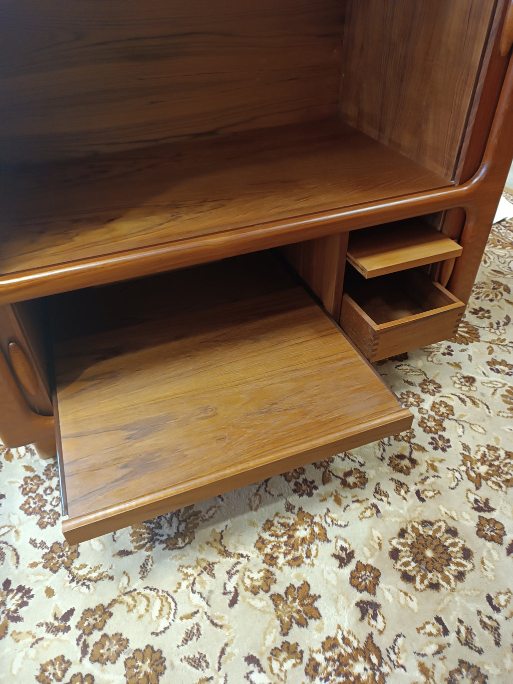 Commode scandinave à portes coulissantes en teck massif