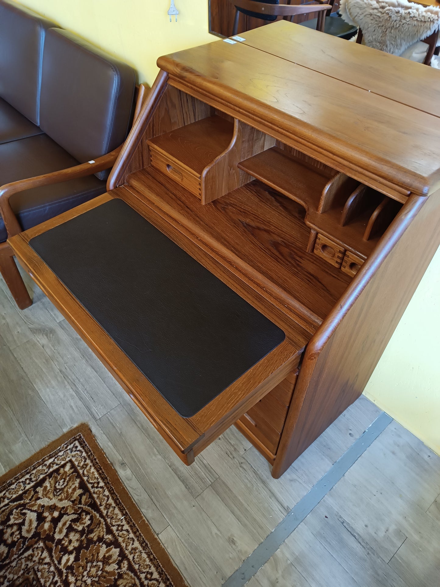 Secrétaire scandinave en teck massif