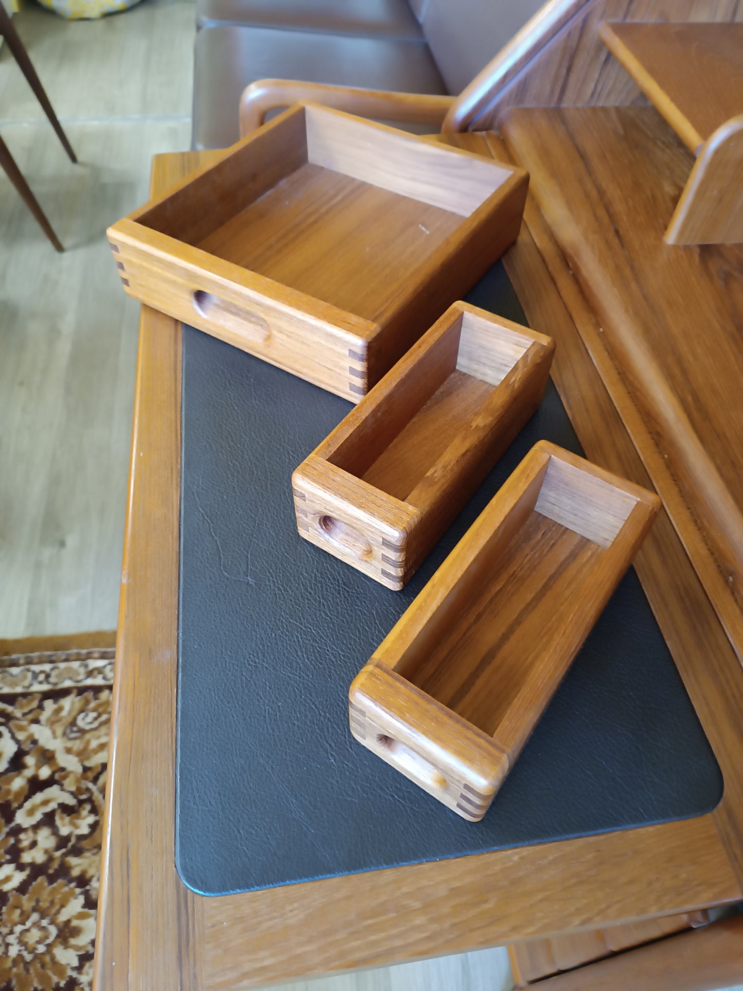 Secrétaire scandinave en teck massif